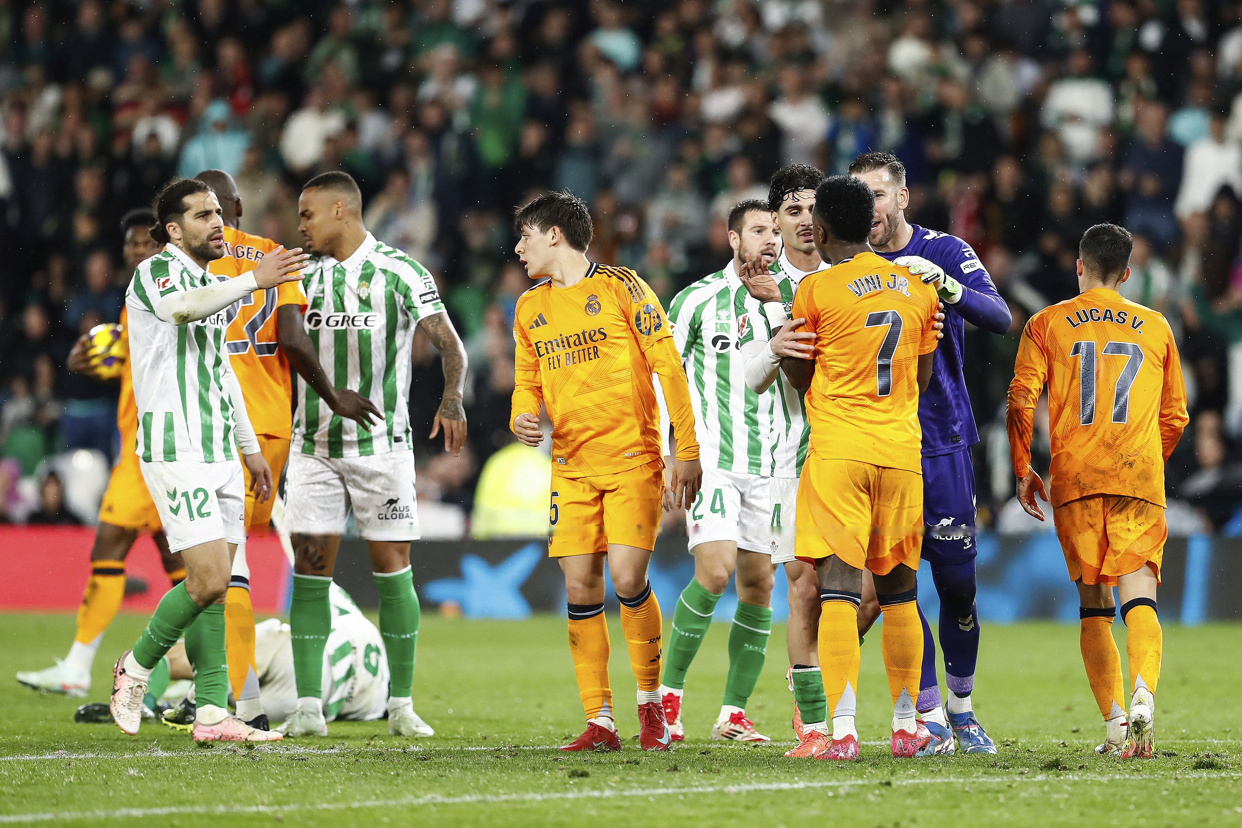 皇马5-1狂胜贝蒂斯 青训包揽5球，姆巴佩替身戴帽平C罗纪录