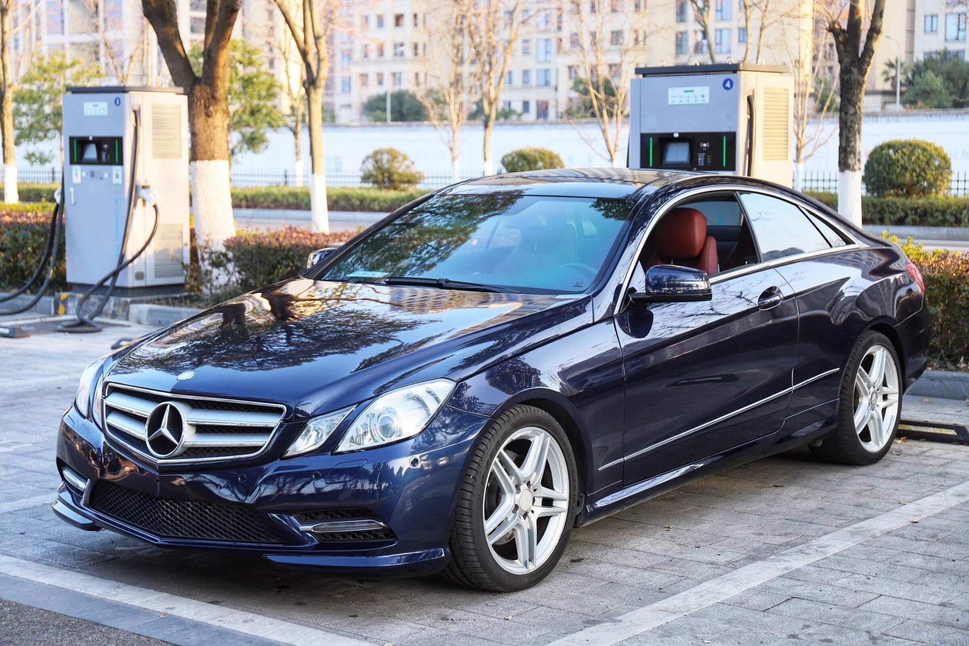 00万 表显里程 - 车身颜色 车况说明: 奔驰e260 cgi