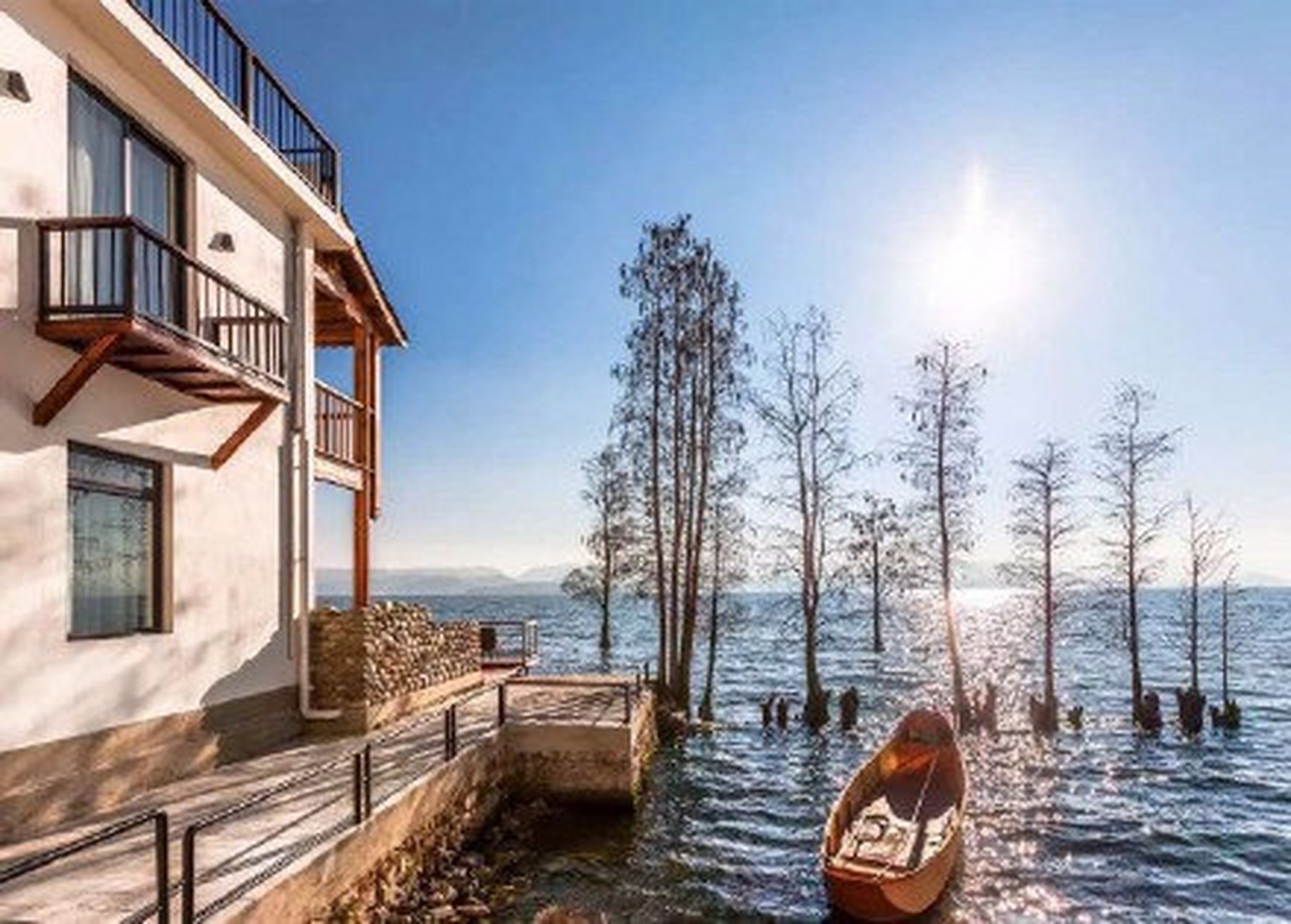 去大理洱海边,等一次日出,住一次海景房.