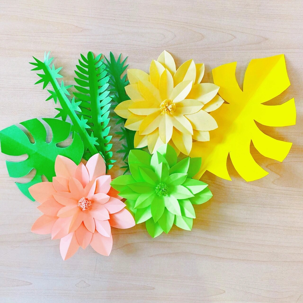 环创树叶剪纸     材料:卡纸,剪出来的效果非常好看,喜欢的可以试一试