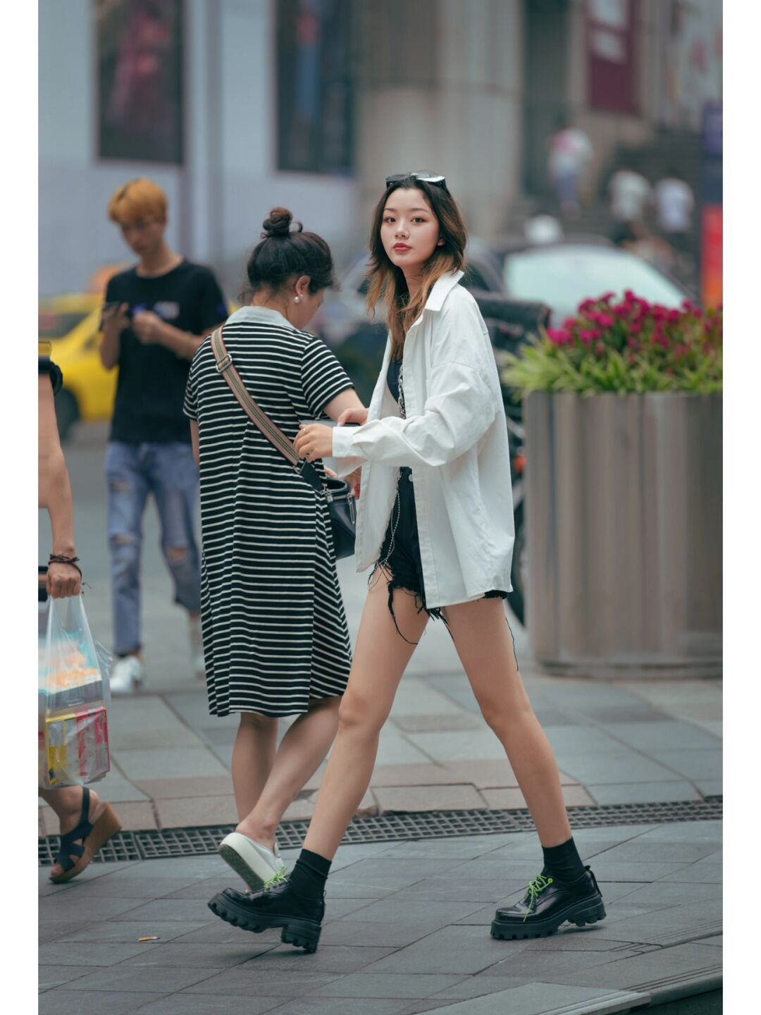 搭配# #街拍# #街头摄影# #索尼#  #相机配件分享# #重庆街拍