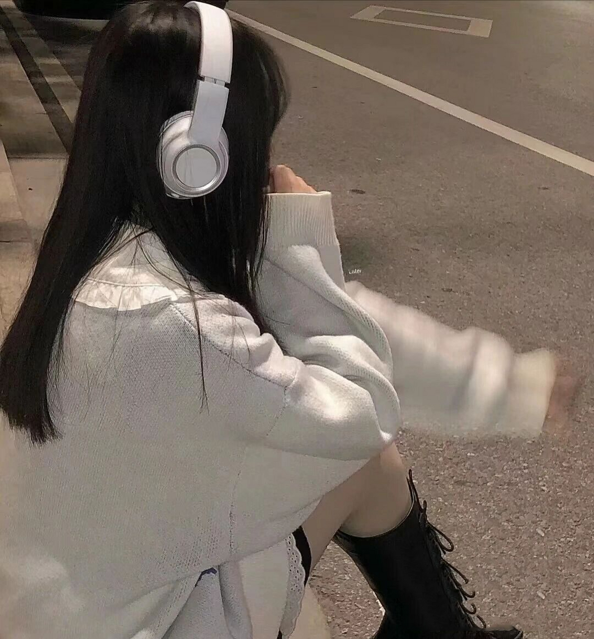 真人女生戴耳机头像 不喜勿喷