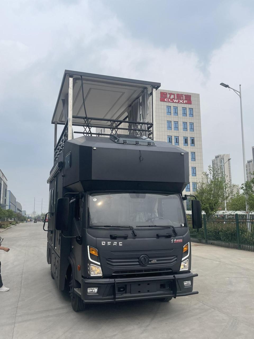 东风凯普特c型大额头升顶拓展房车交车了