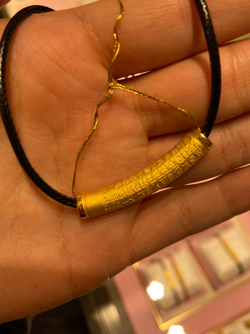 吊坠分享丨黄金弯管 配皮绳非常可的