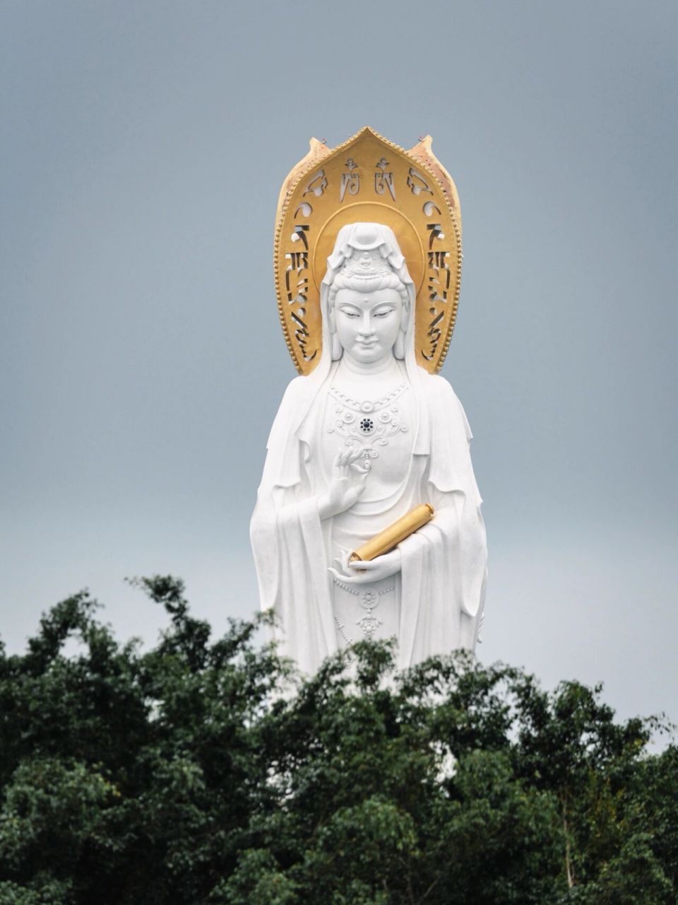三亚拍照 | 阴雨天的南海观音 今年春节期间整个海南天气都不好,只有