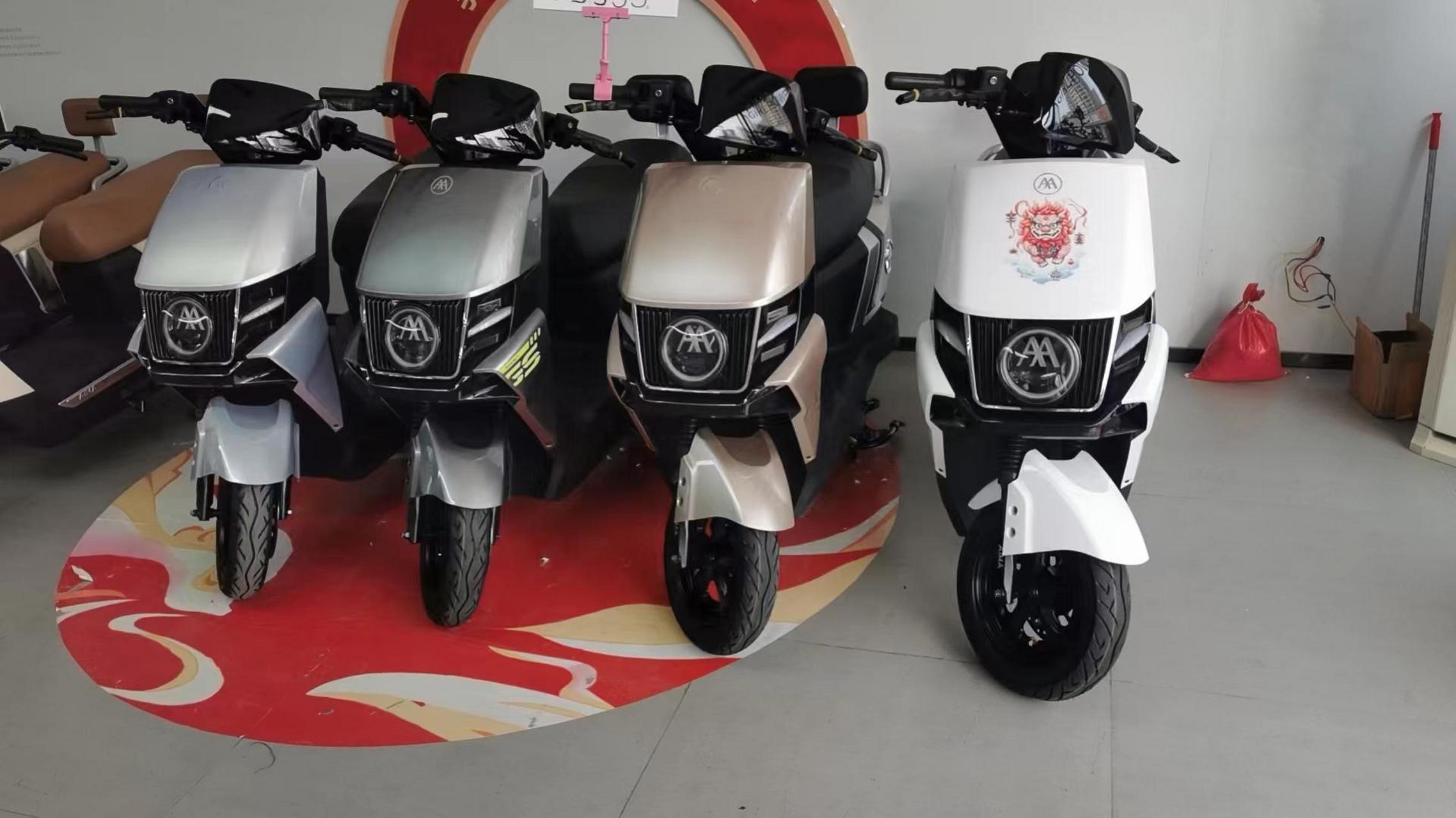 爱玛新款探界(坦克)震撼上市 全新飞机把,前后双碟刹,蓝牙感应,倒车