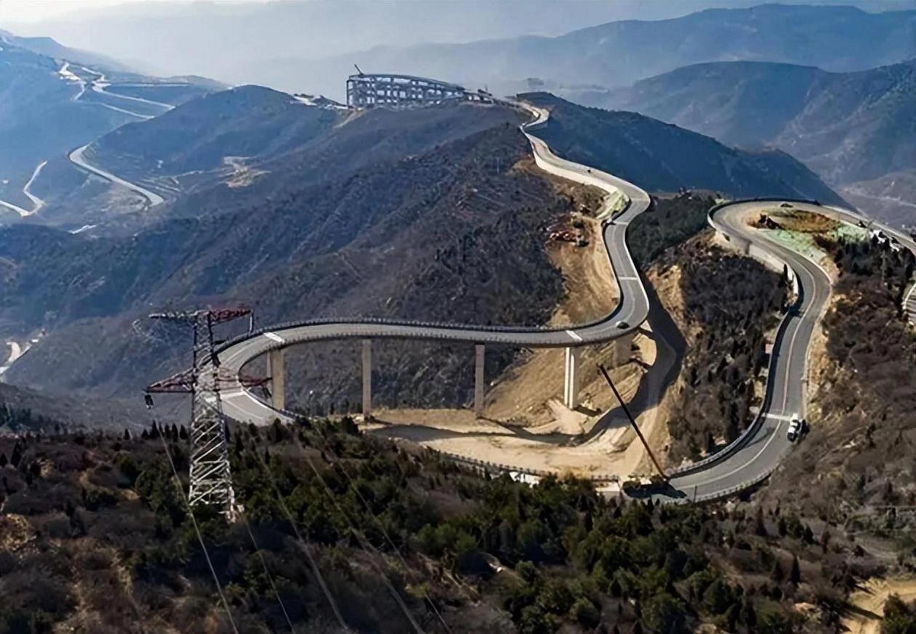 太原晋祠附近的网红"天龙山公路" 开到晋祠转转,看到网友推荐的网红