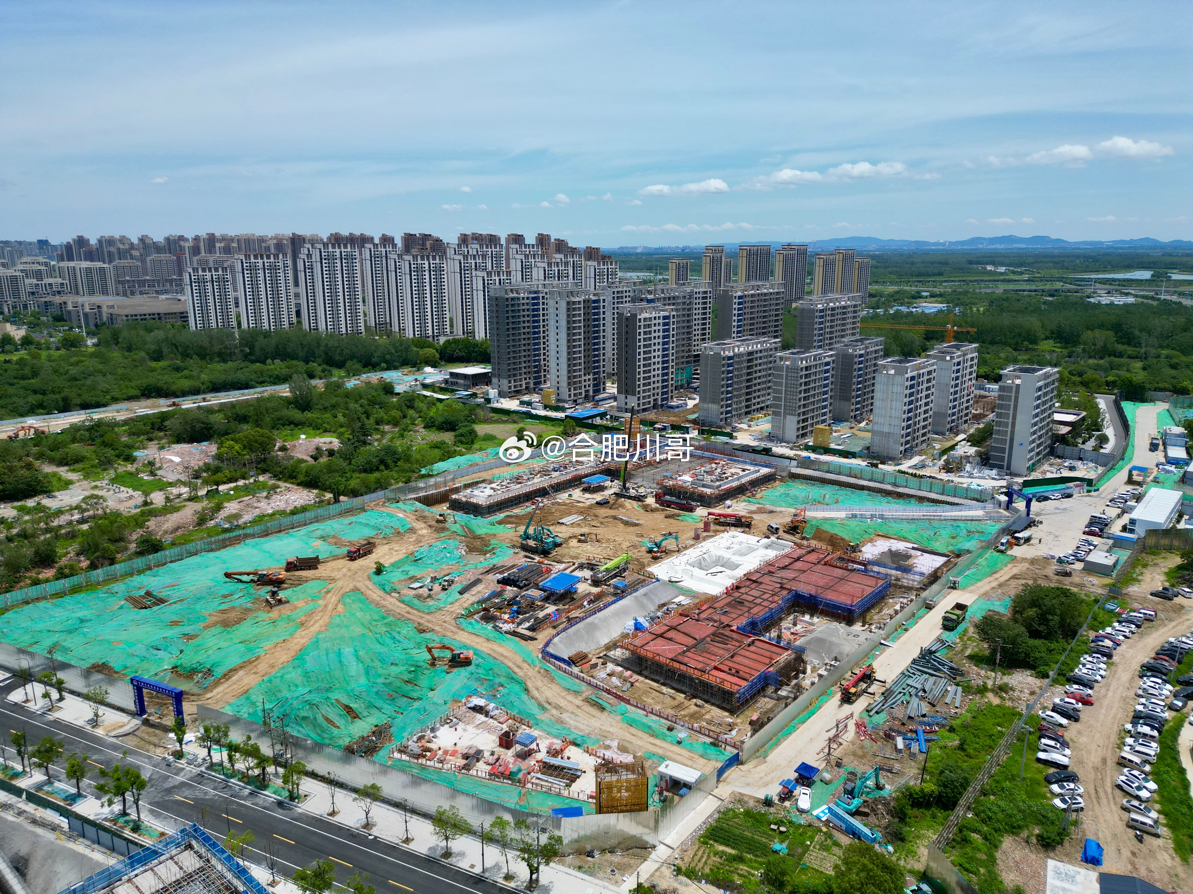 雲涛的大门轮廓出来了,感觉大门不是很高大,另外