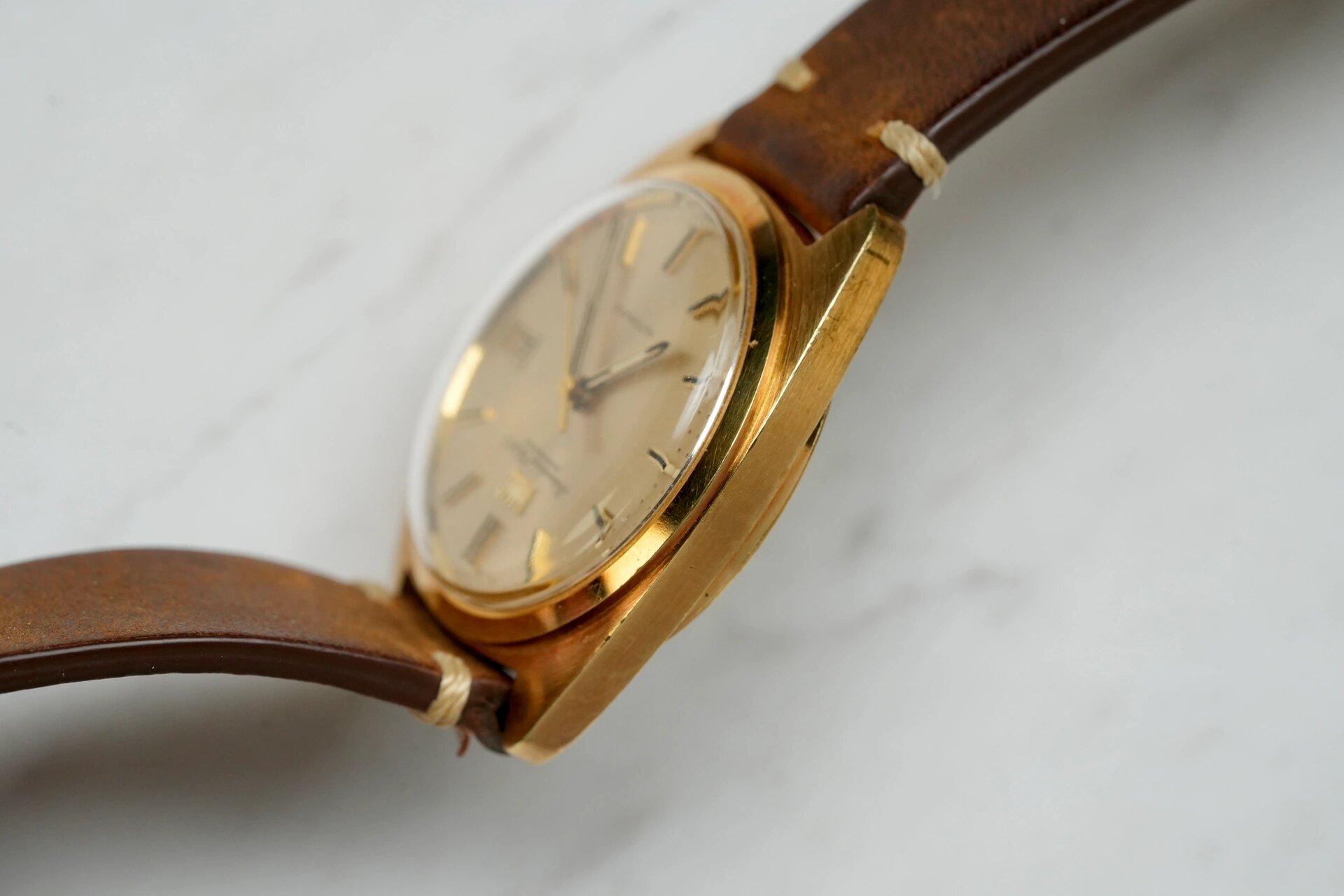 搭载啄木鸟机芯的iwc万国金表地板价|鲍鱼壳 iwc 18k万国经典鲍鱼壳型