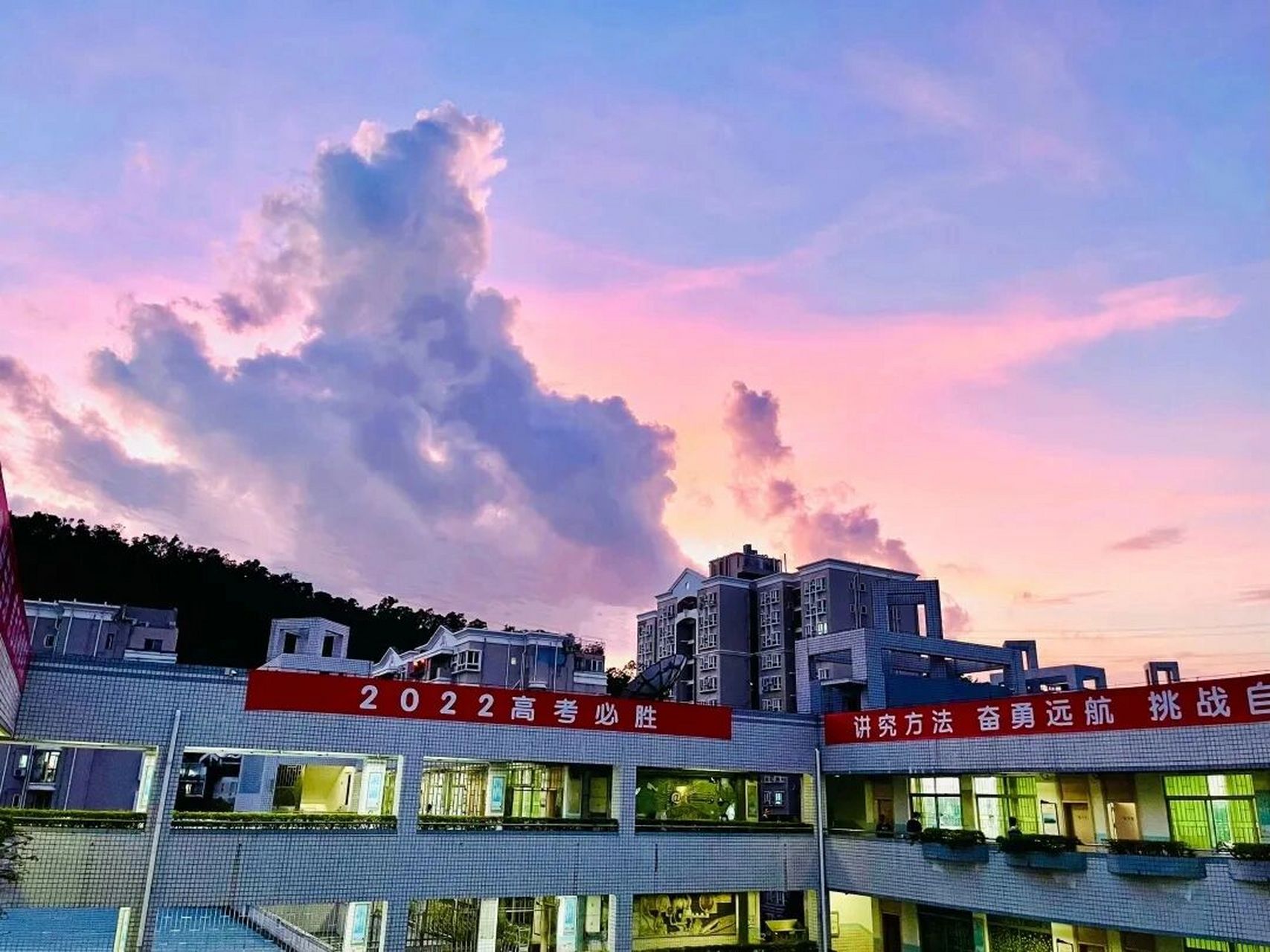 深圳罗湖外语学校 不是我拍的,学校公众号的图.
