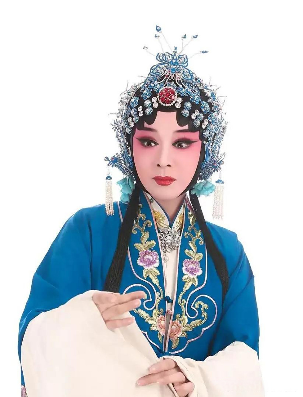 "秦筱雅"的演唱,字正腔圆,水袖曼妙间,秦腔独特的韵味也把控得很不错