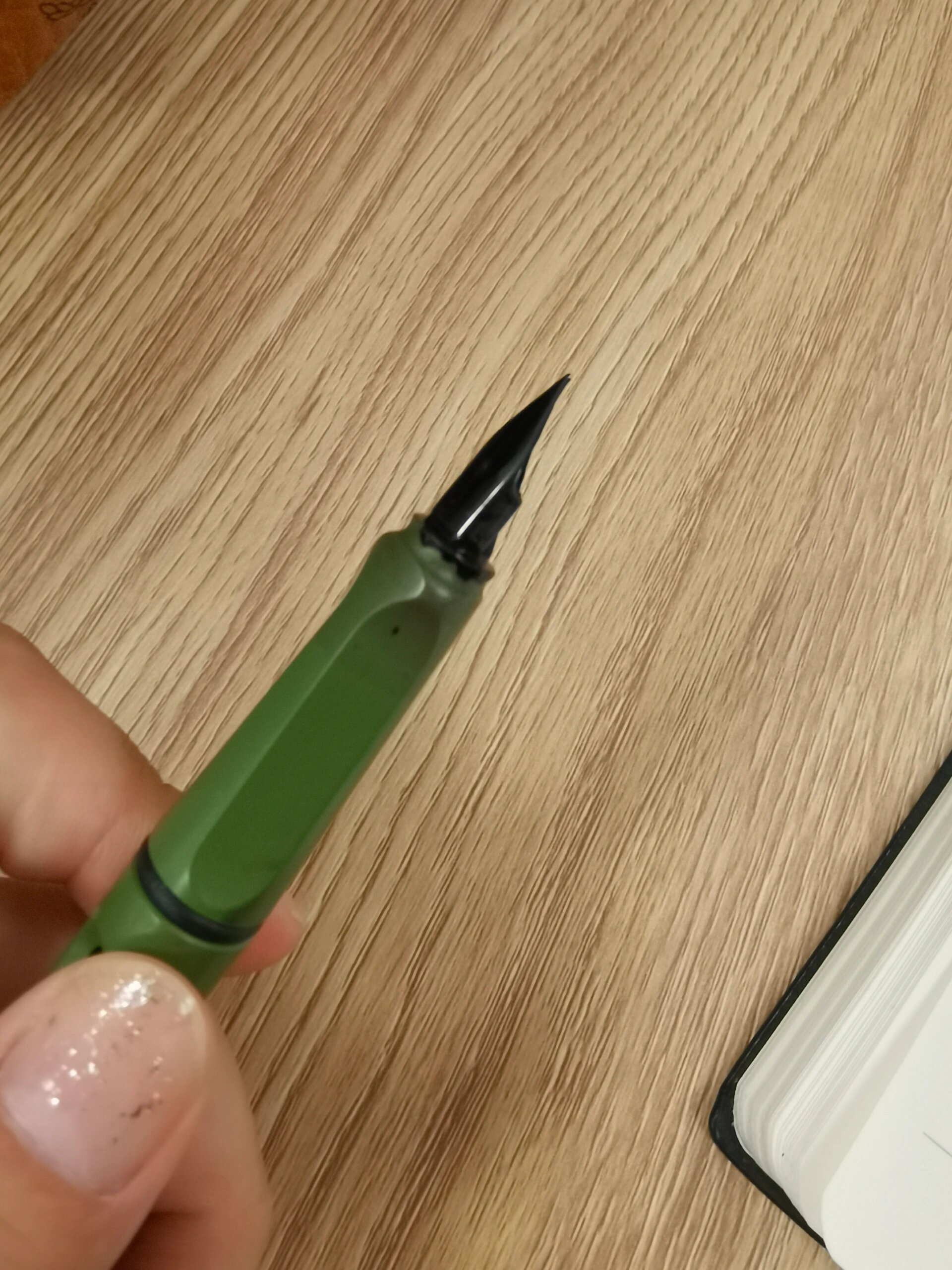 钢笔漏墨水