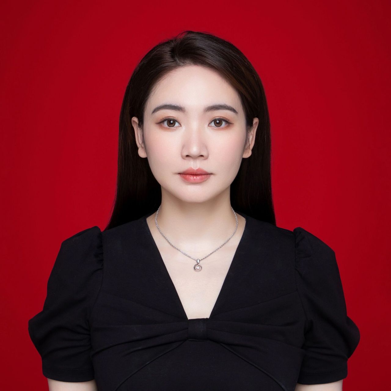 太严肃了 我说:抱歉,我拍的是离婚照,实在笑不出来.