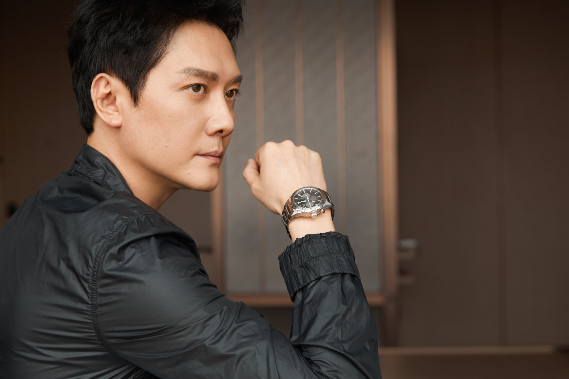 冯绍峰 时间为度,丈量自我,和飞亚达一起记录此刻美好.@冯绍峰