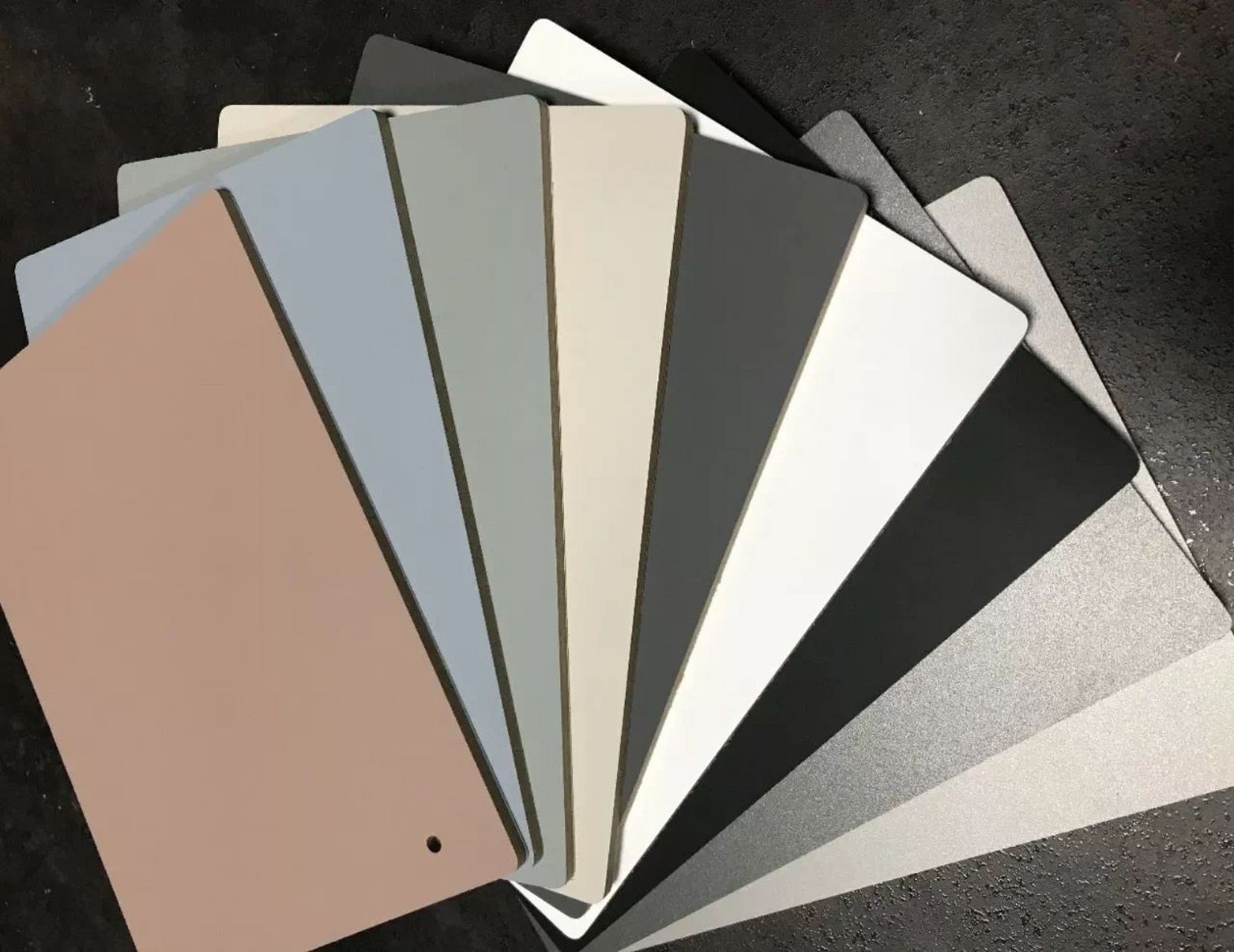 最主要的是这个板材基材表面的pet膜,所以我们通常说的pet板材,其实不