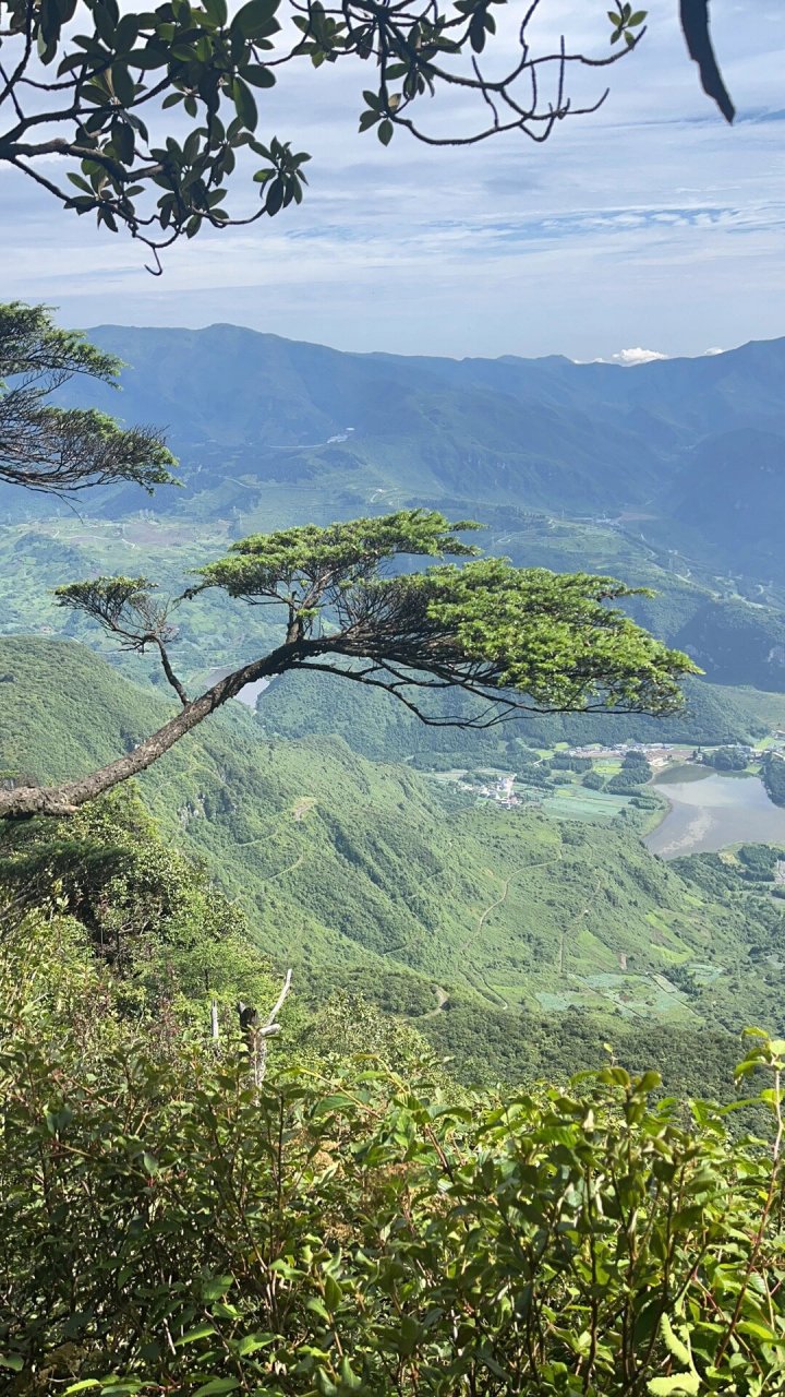 险峻的山峰图片