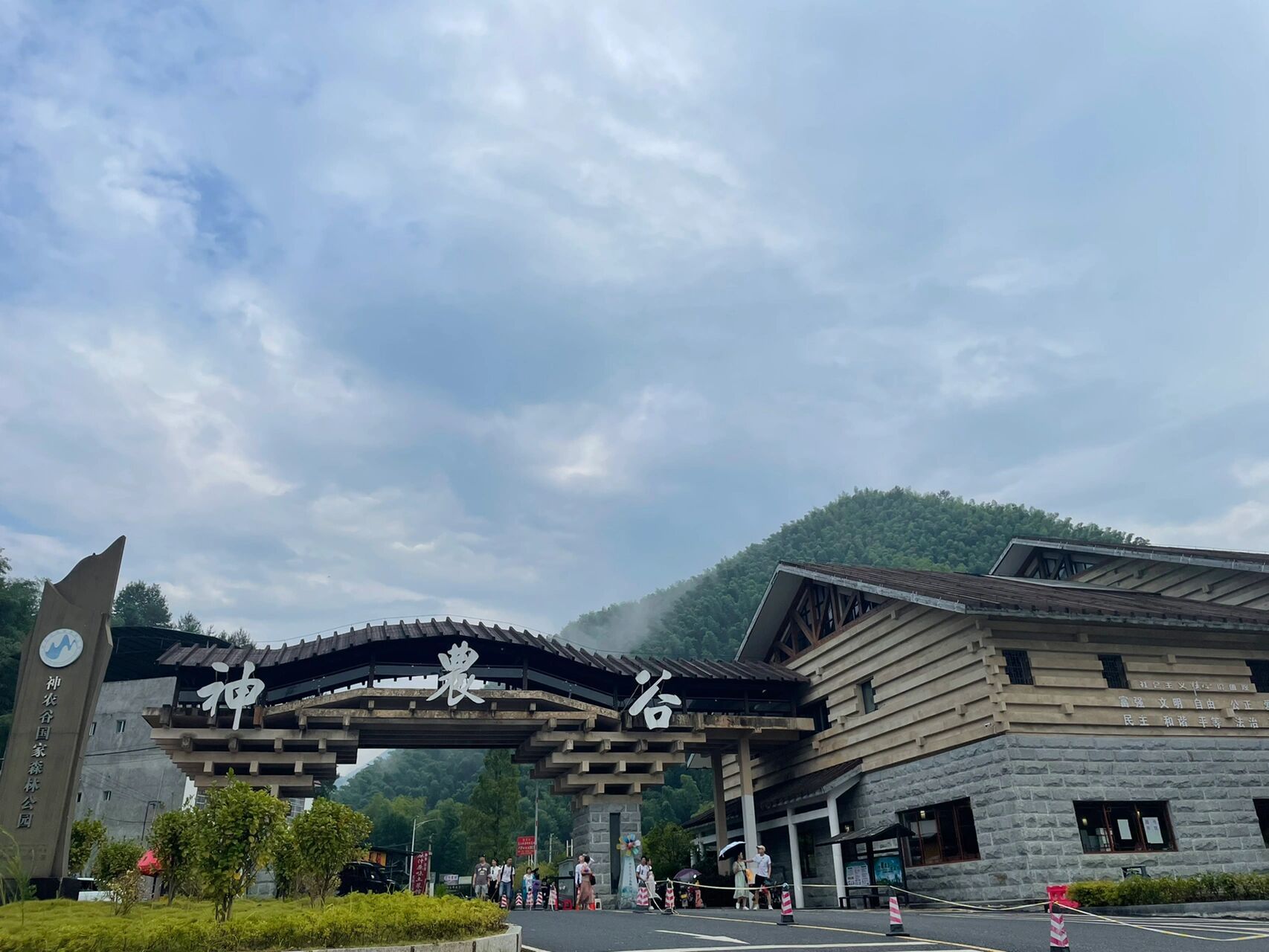 株洲炎陵神龙谷两日游攻略 今天的夏天真是炎热,过完繁忙的7月想着去