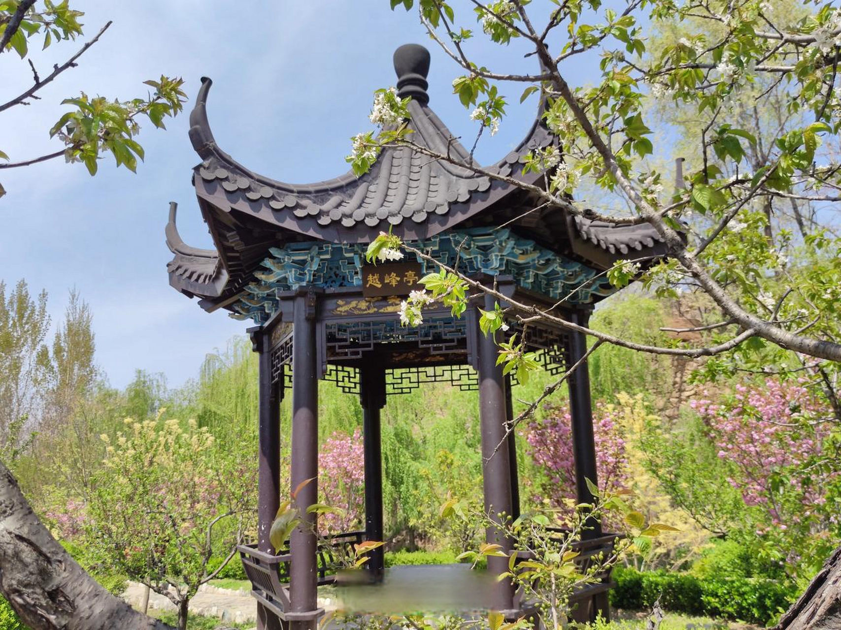 邹城市城前镇越峰山风景区,是国家3a级景区.