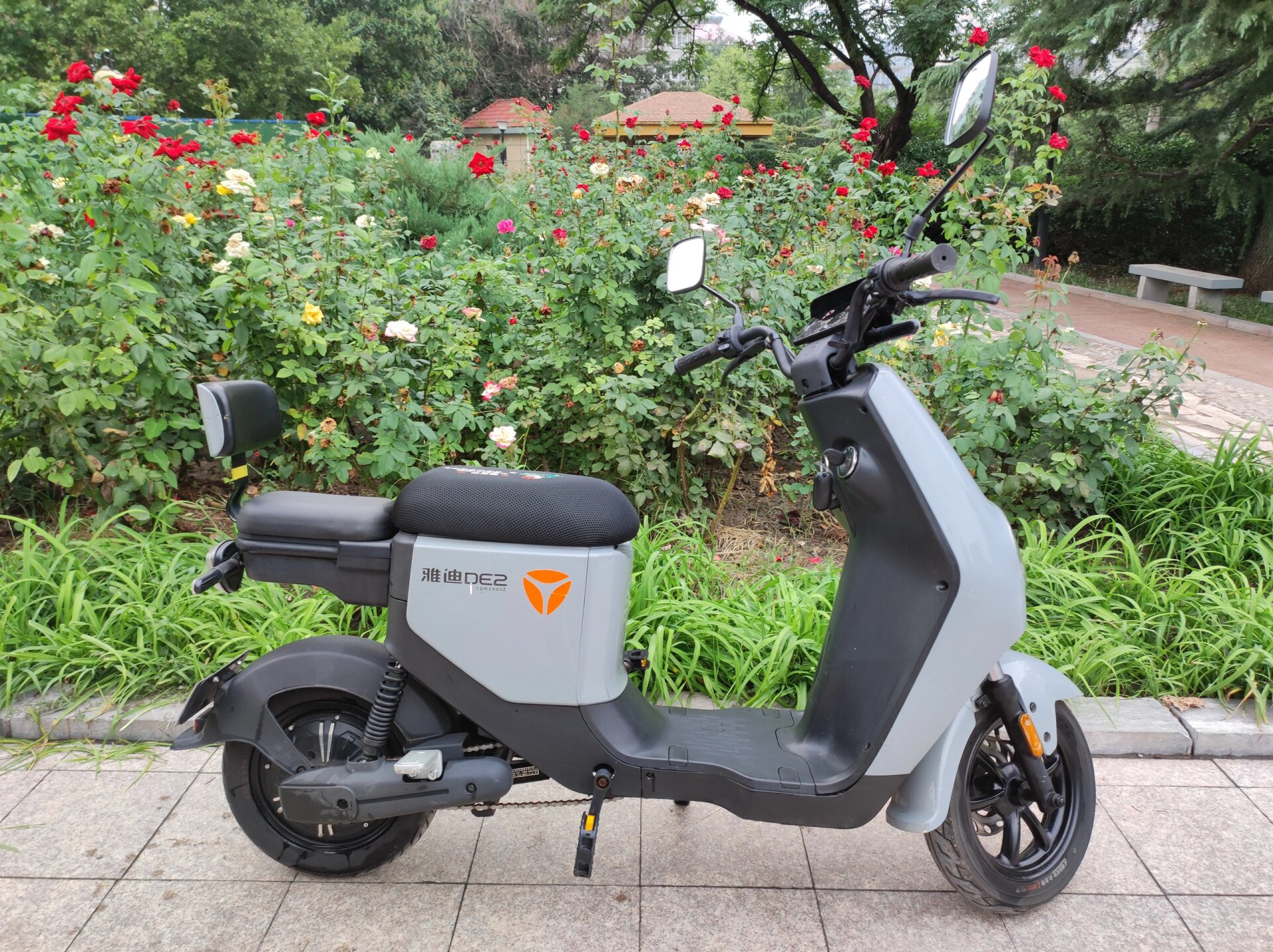 雅迪de2电动车,48v34a锂电池,续航60公里