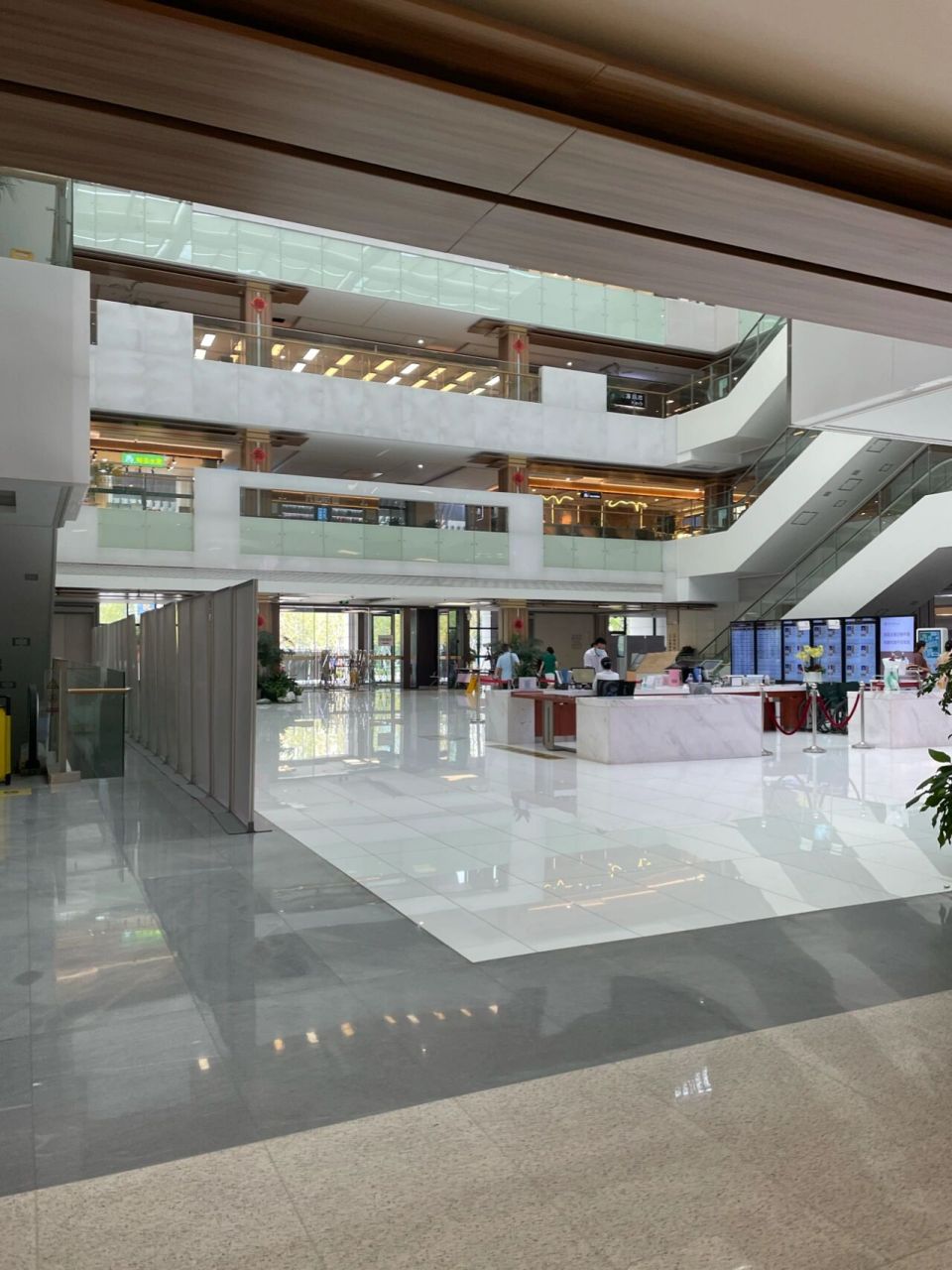 我来吐槽一下 因为家离杭州市中医院(丁桥院区)近,新院区,内部环境