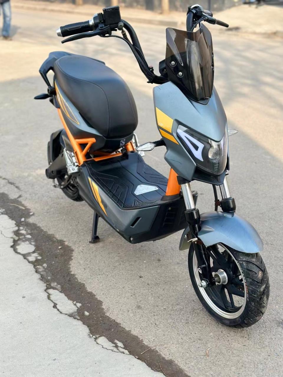 雅迪极光2.0. 精品雅迪2.