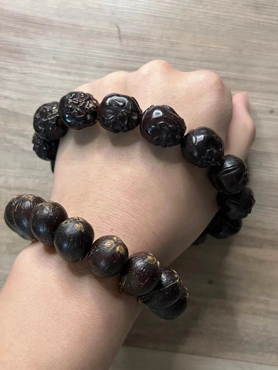 紫金鼠 前猫后属 紫金鼠菩提子:别称紫金鼠,招财鼠,发财鼠,金钱籽,三