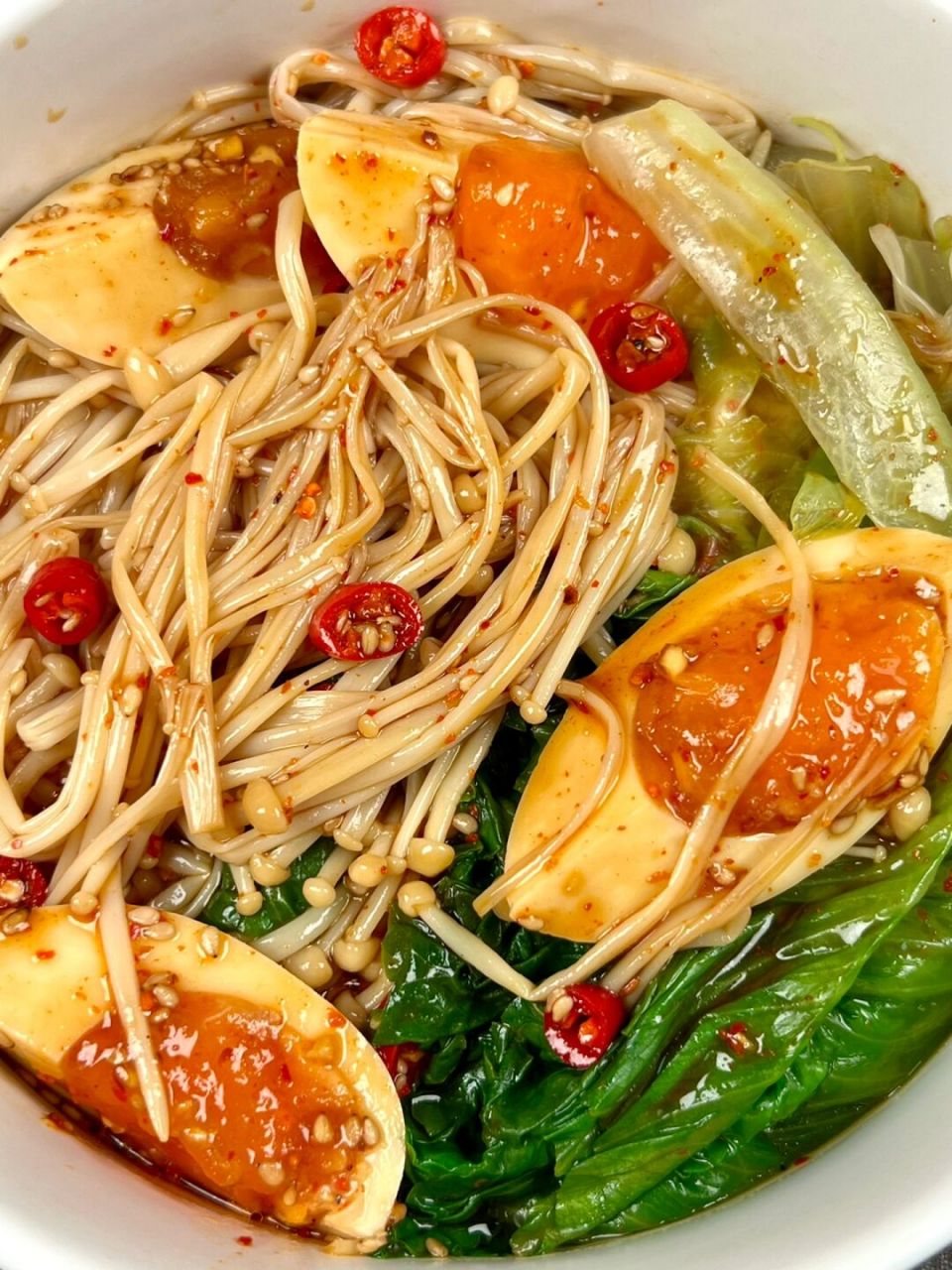 推荐今日份减脂晚餐,生菜水煮蛋拌金针菇!