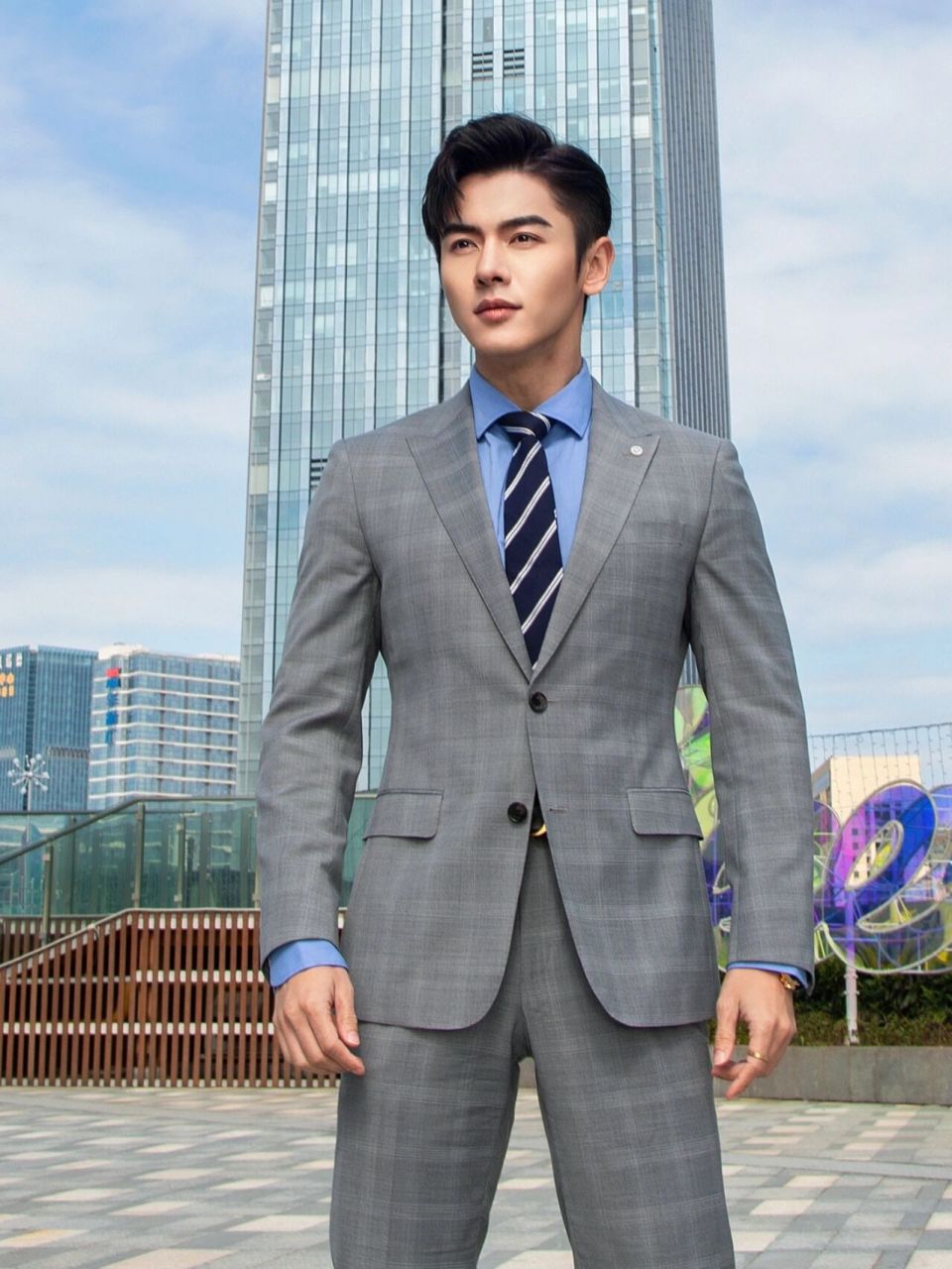 西装控|三十岁男人该有的样子 天气回暖了,给自己新入手一套浅色西装