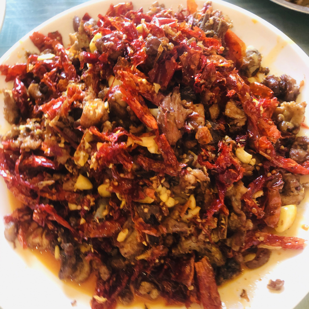 路过柴窝堡一定会吃的辣子鸡 这里是辣子鸡店最多的地方因为没有人反