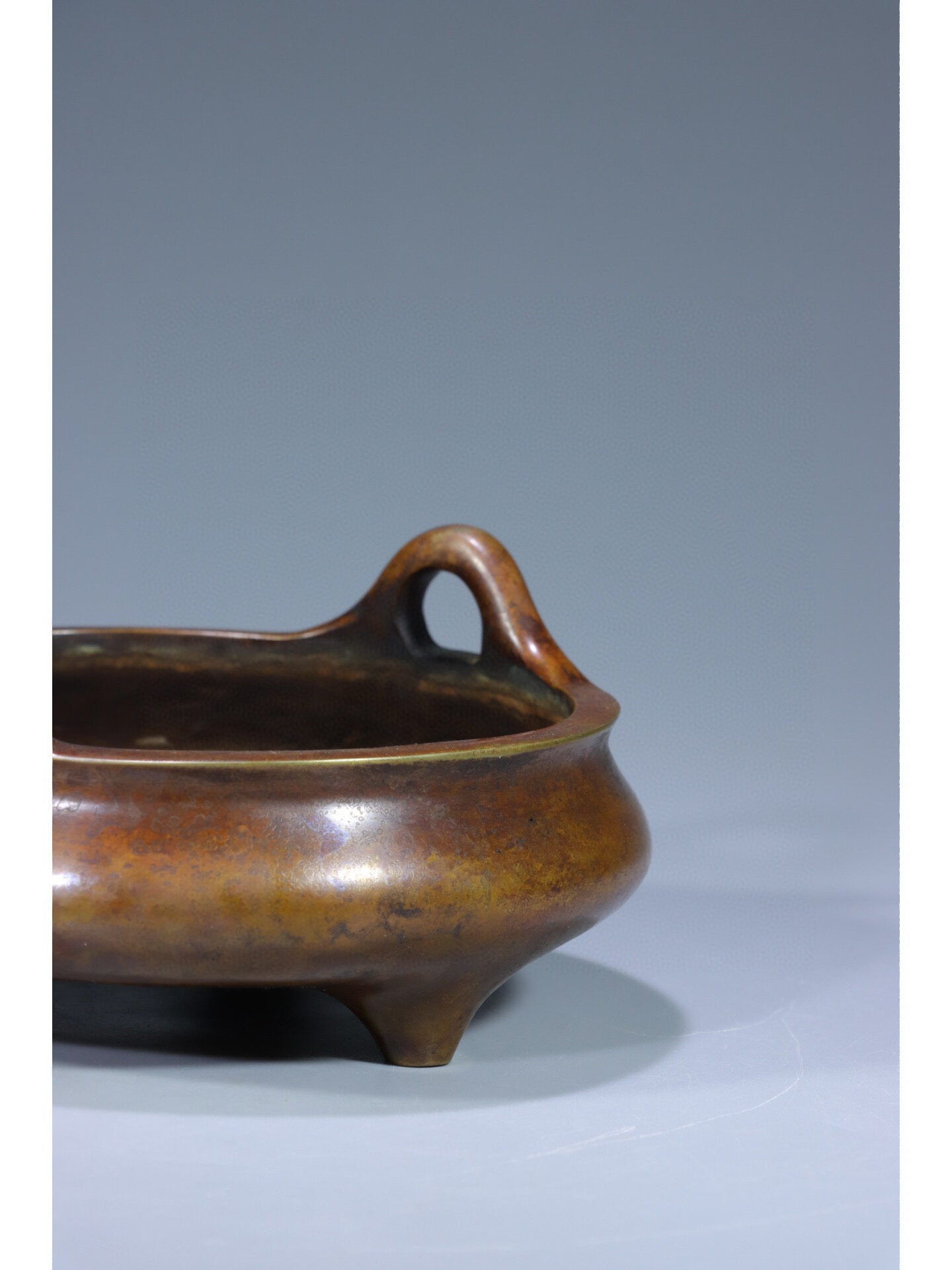 旧藏《宣德年制·冲天耳炉》 旧藏《宣德年制·冲天耳炉》 规格:高7cm
