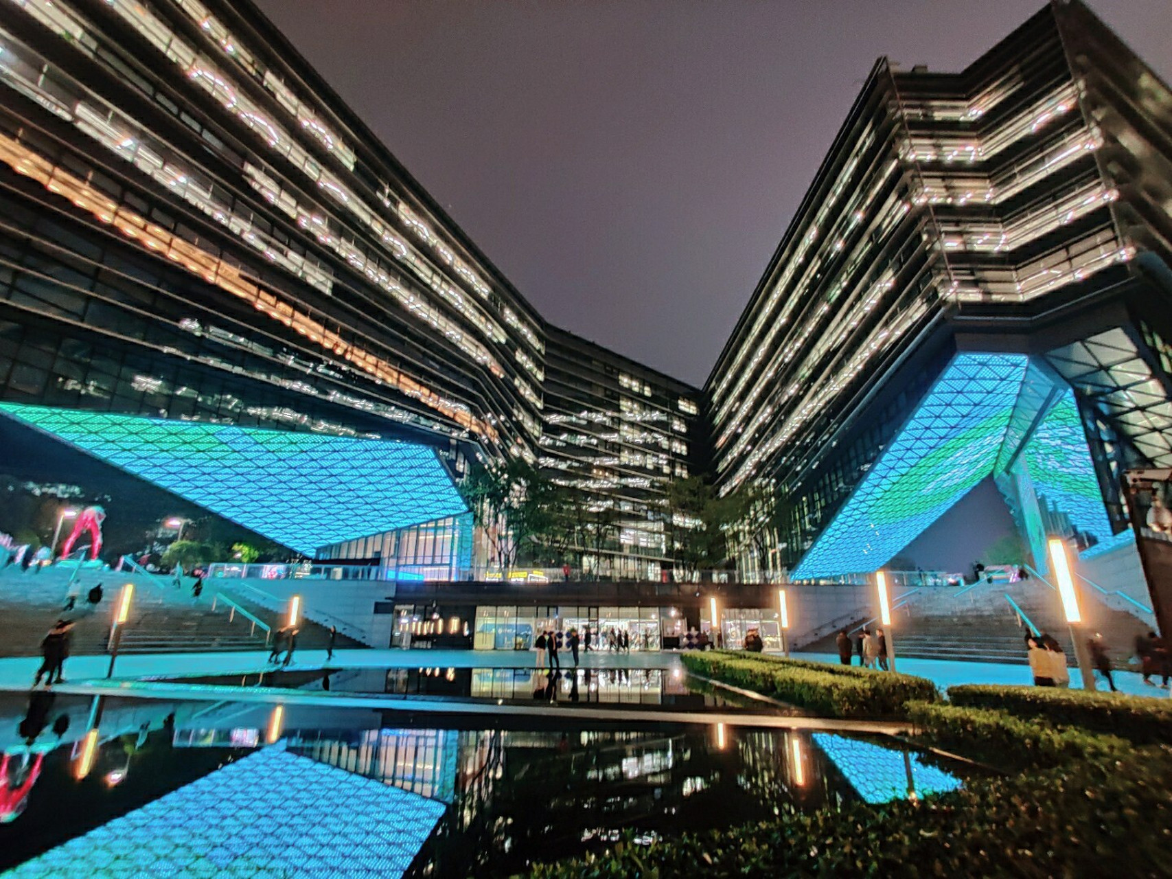 「杭州」走进蚂蚁集团总部-阿里中心z空间 17年建成,外形很现代,目前