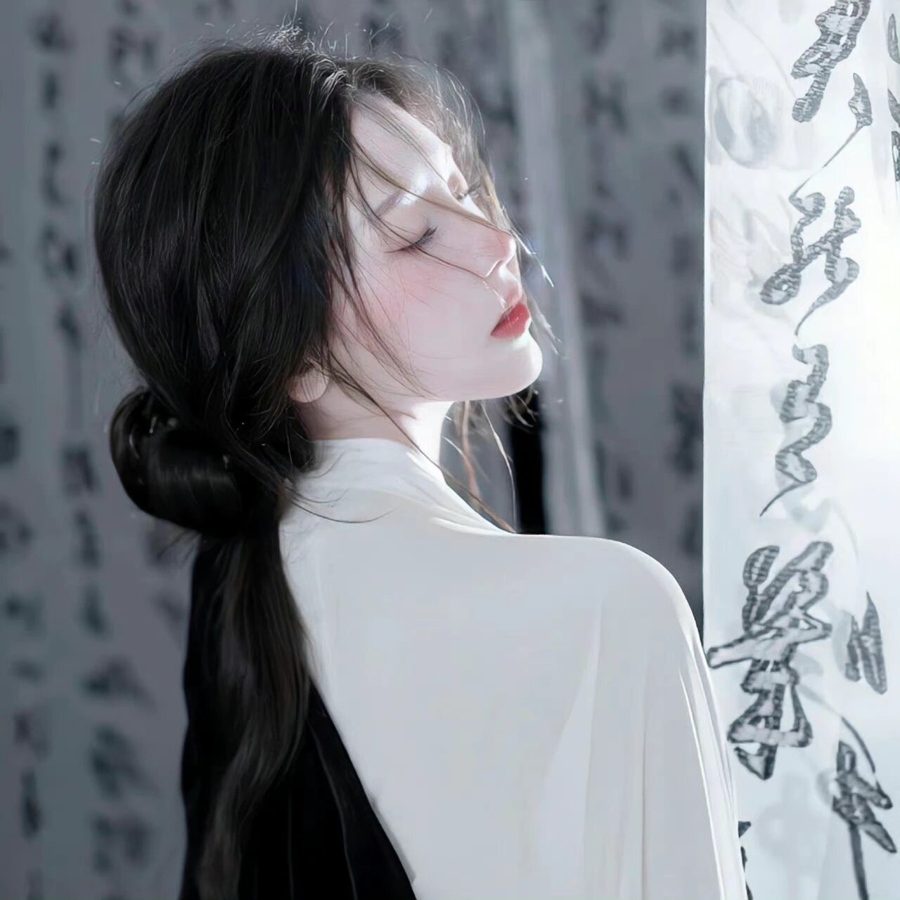 清冷感古风女生头像