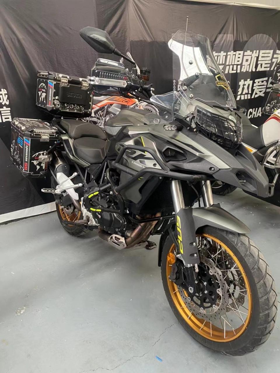 爱机车爱生活 22年贝纳利502x最高配原厂三箱,行驶1万公里加装护杠