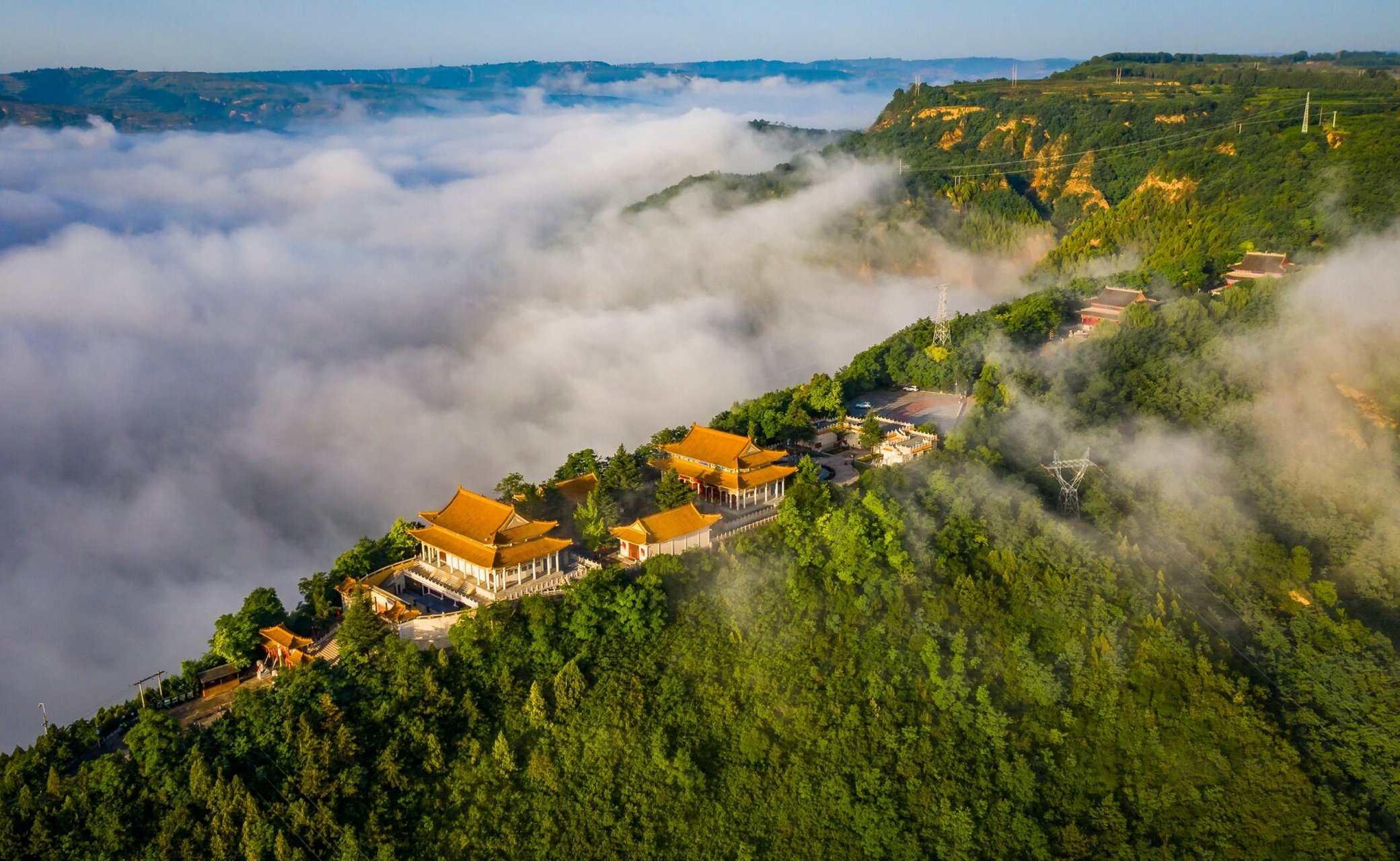 故乡的原风景:西王母宫山 西王母宫位于中国丝绸古道甘肃泾川县城以西