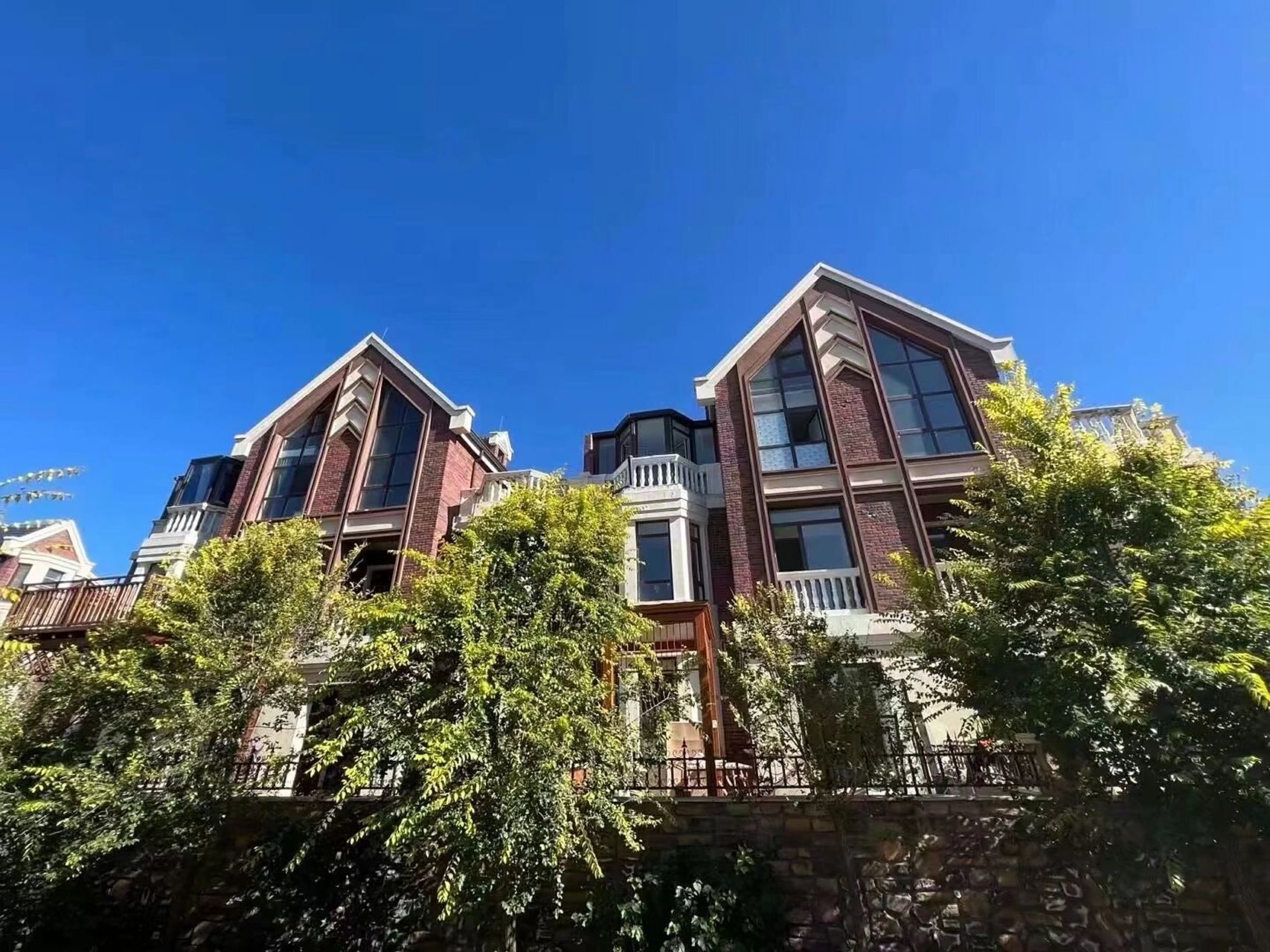 官厅水库观澜墅楼盘,观澜墅与官厅湖畔胜景仅咫尺之隔,别墅园林和湖畔