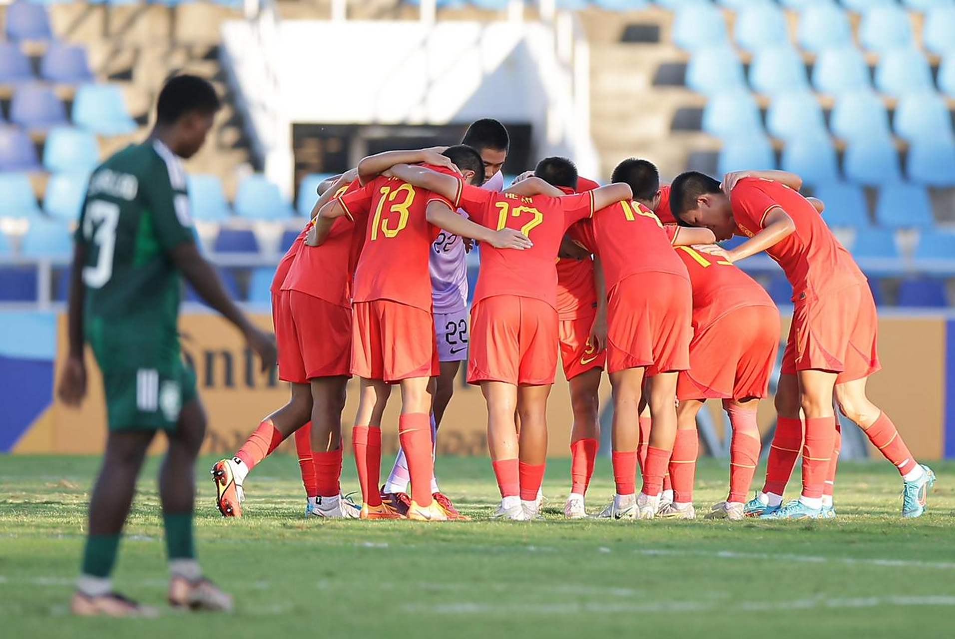 u17国少队毫无意外地惨败在沙特队脚下, 在小组赛中2负1平,以一场未胜