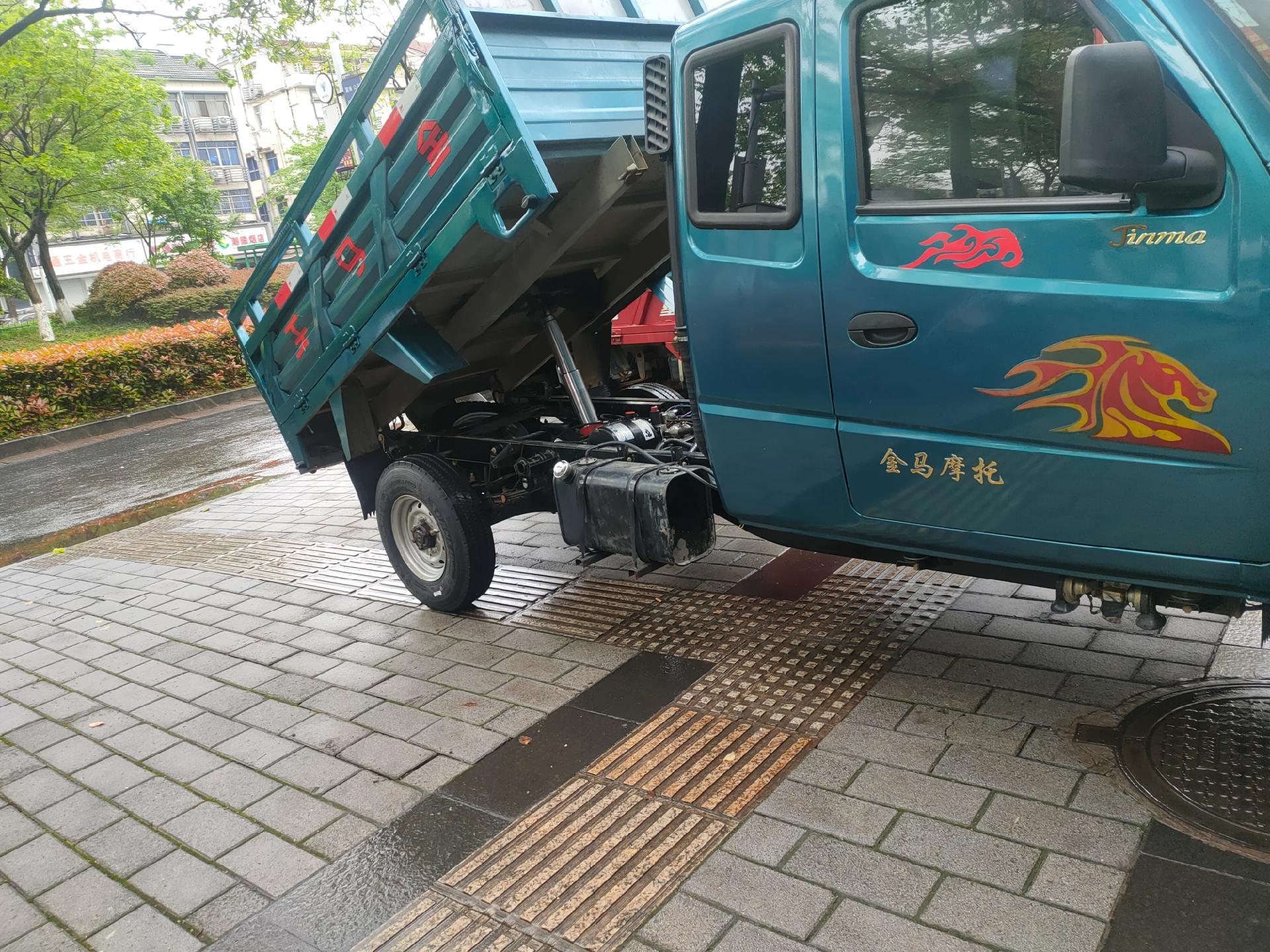 金马自卸,附变速,倒车影响,方向盘式,柳州五陵汽车发动机,三轮摩托车