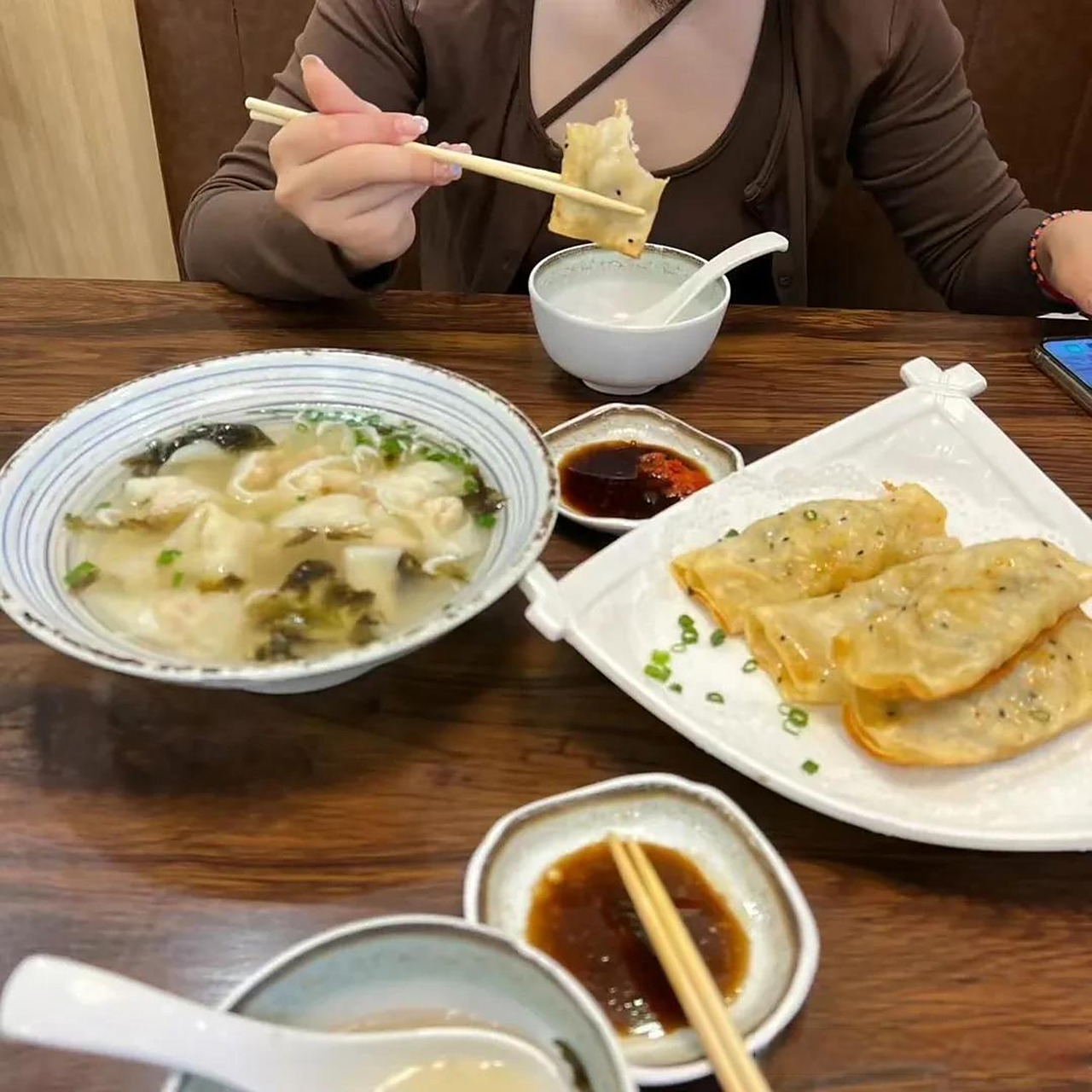 和美女一起吃早餐!