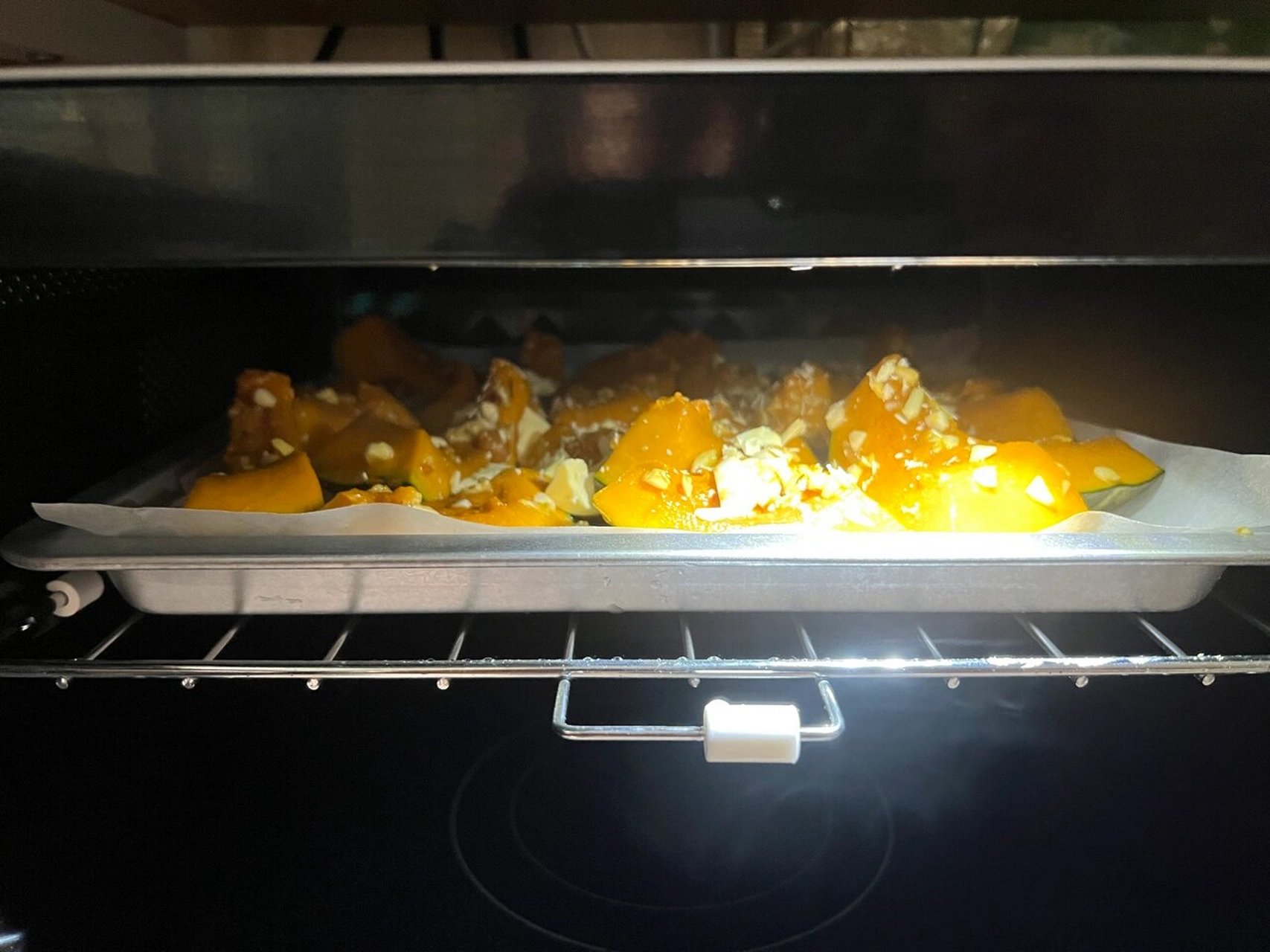 微波炉烤南瓜99教程 微波炉型号是:美的x3-233a 我的南瓜是:板栗