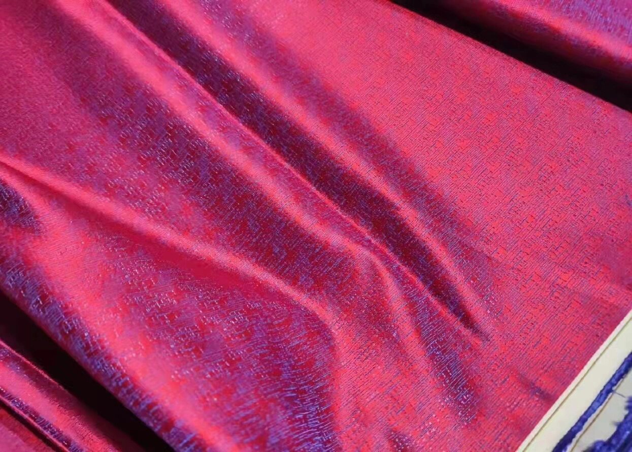 云锦与蜀锦,宋锦,壮锦并称"中国四大名锦".