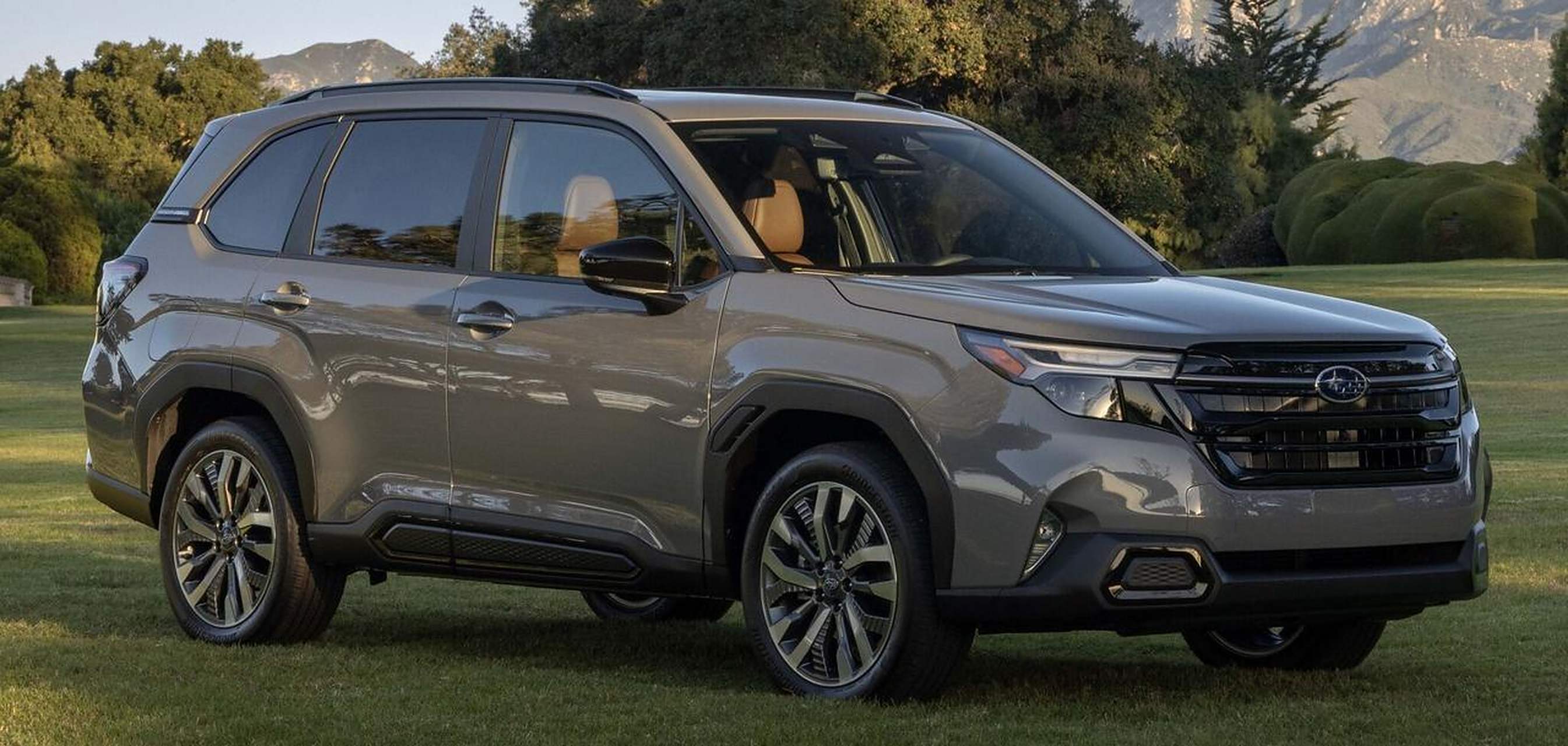 斯巴鲁第六代森林人 外观有点像上一代福特探险者,内饰嘛,还是那么的