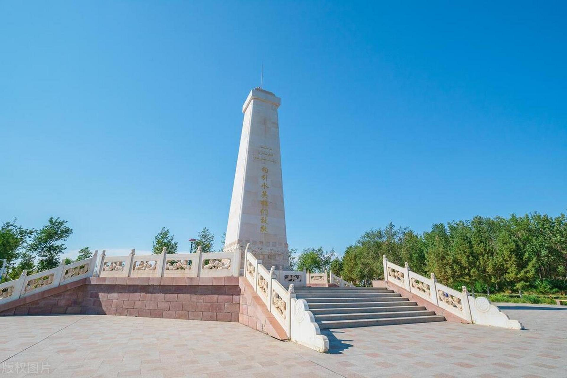 九龙潭源于克拉玛依市于97年建设的饮水工程,08年建成并投入使用.