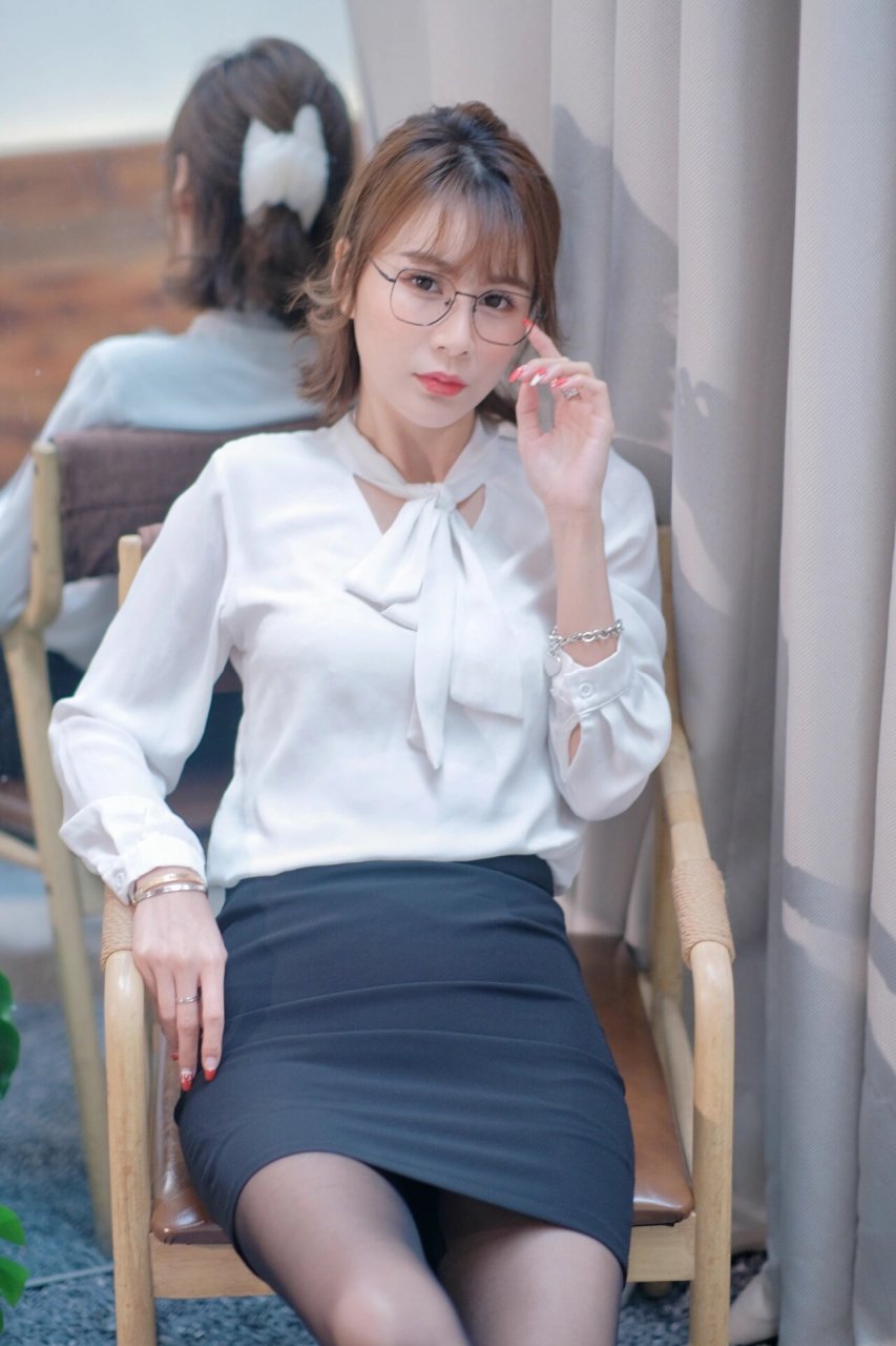 传说中的女秘书穿搭?lo服装 黑丝