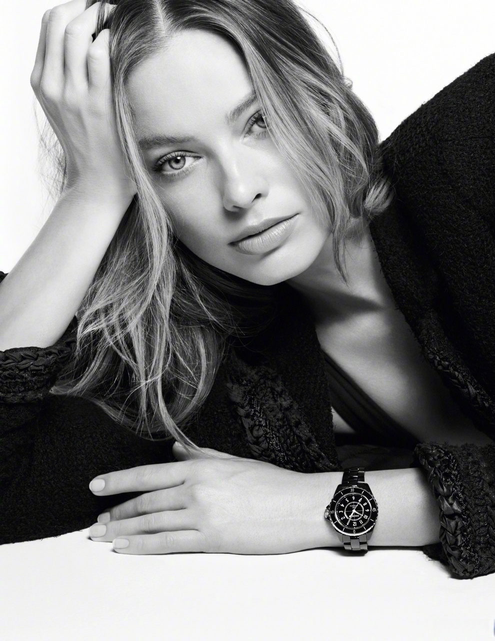 fashion香奈儿为j12腕表拍摄的全新广告影片及大片"分秒背后",由演员