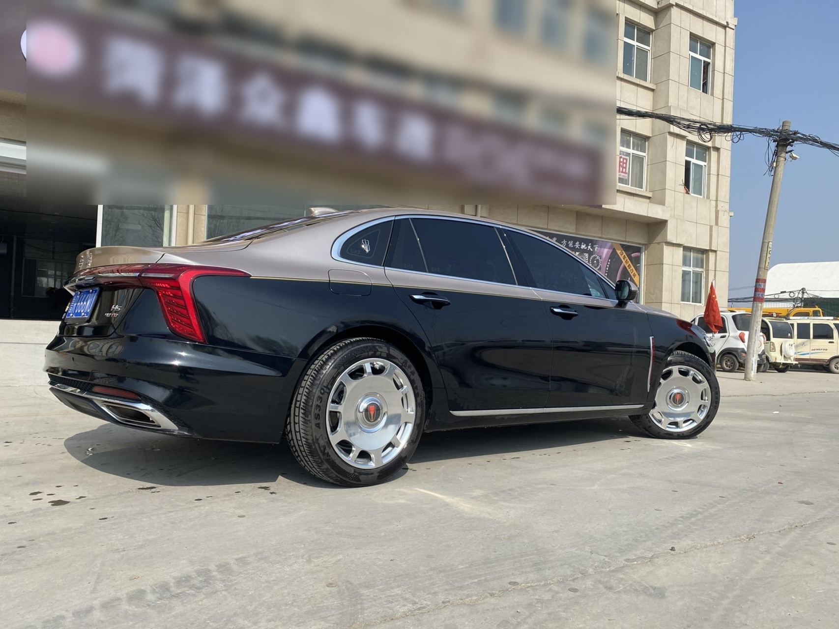 新款红旗h5 升级18寸大饼悬浮轮毂 搭配双拼车身 你们觉得效果怎么样