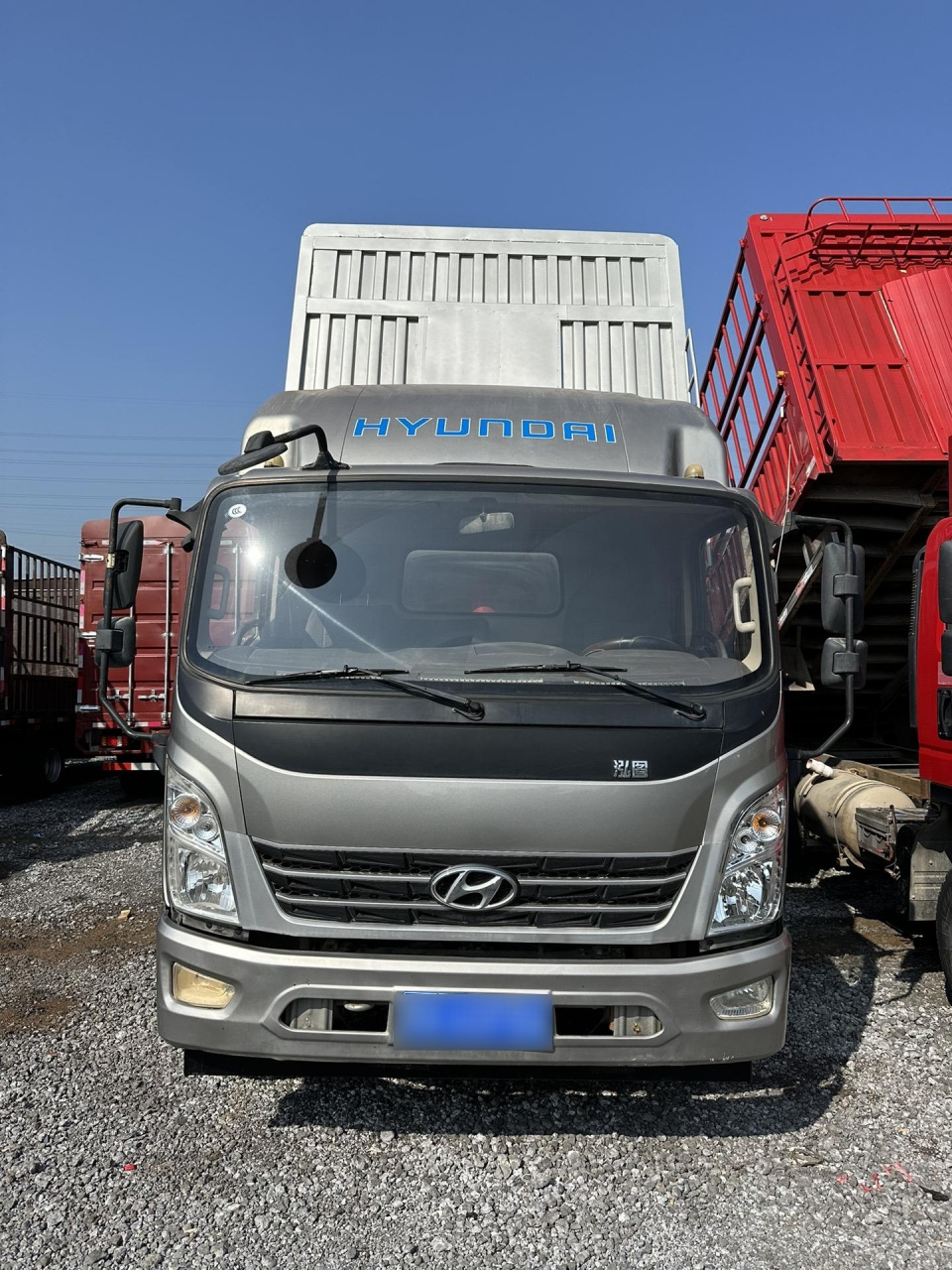 新到20年现代泓图高栏自卸,前置顶,825轮胎,170马力,法士特8档,车况