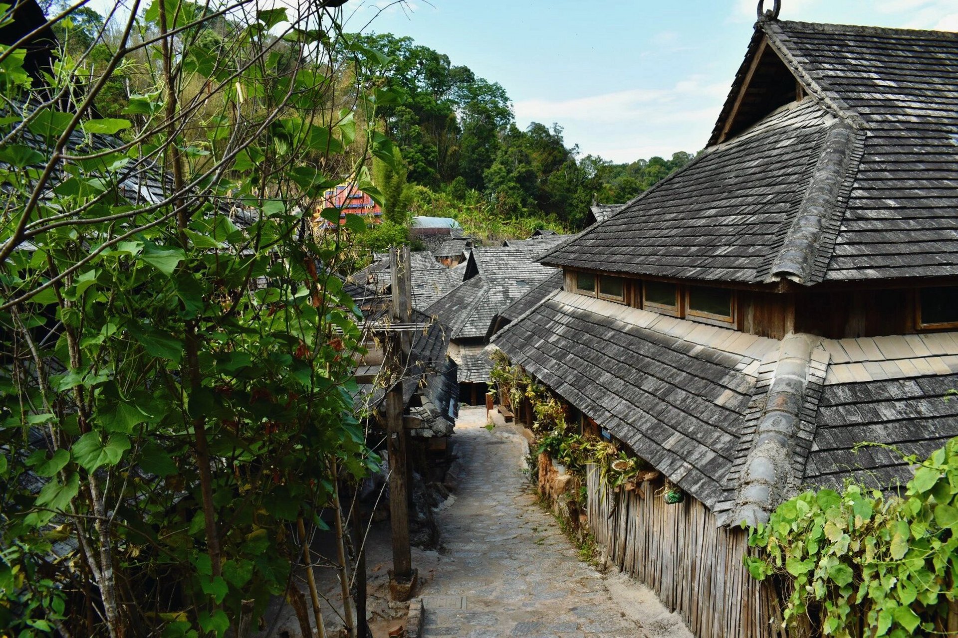 景迈山原始神秘的古村落-糯干古寨 糯干古寨至今已有一千多年的历史
