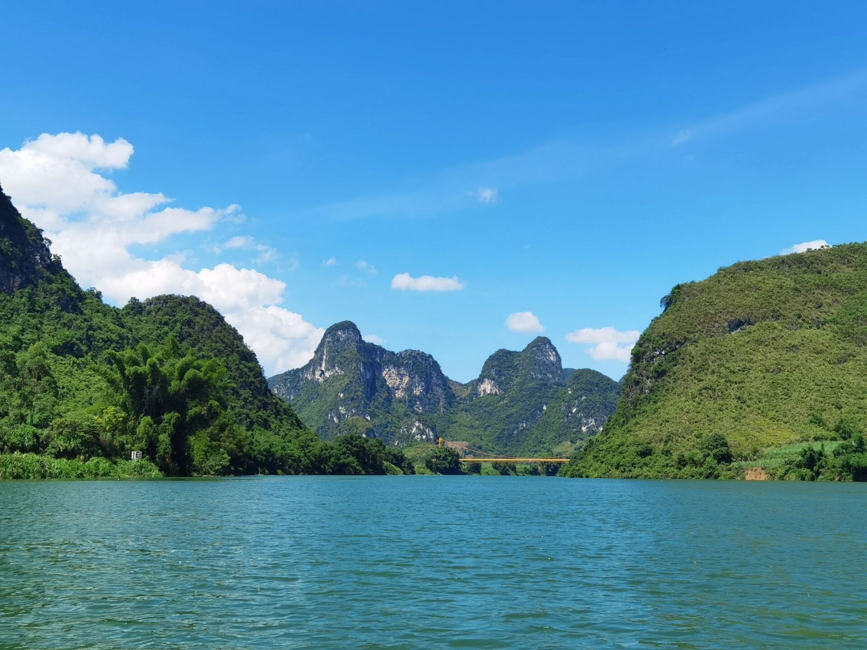 河池,周末出行的宝藏地  众人皆知桂林山水甲天下, 不知广西处处山水