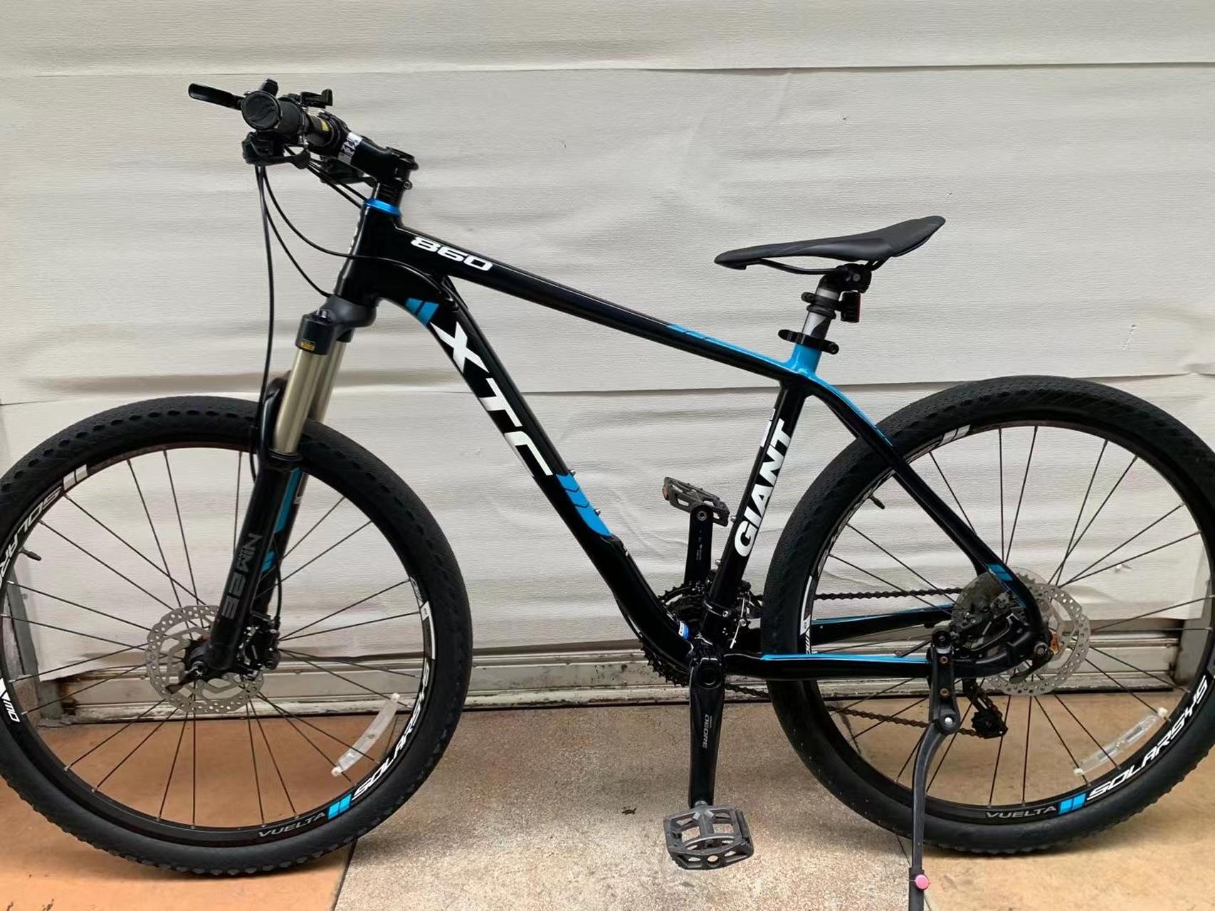 捷安特xtc860,特价3100配置禧玛诺slx30速油压碟刹,原装线控锁死气叉