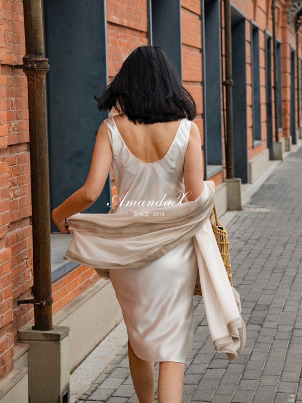 amandax  新品|做浪漫的"简约女主" 常常说一个人穿搭精致与否 并不